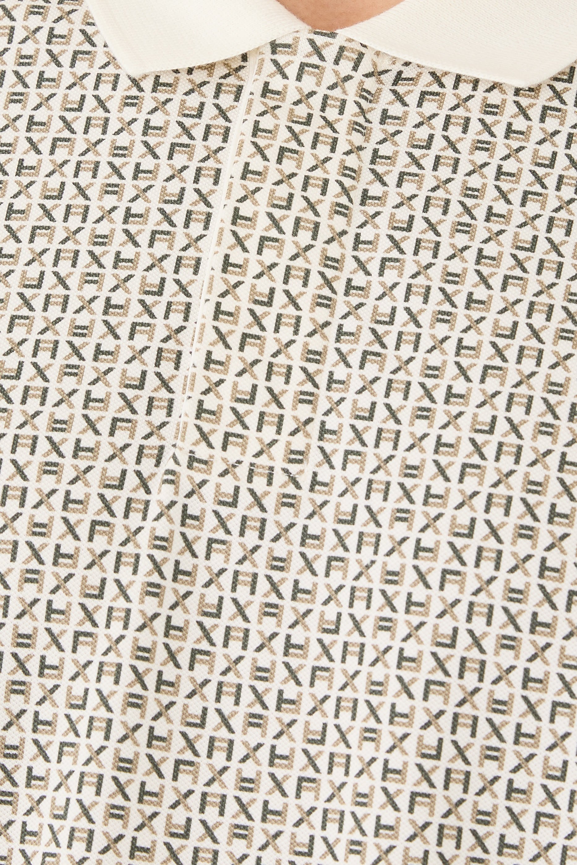 قميص بولو بأكمام قصيرة