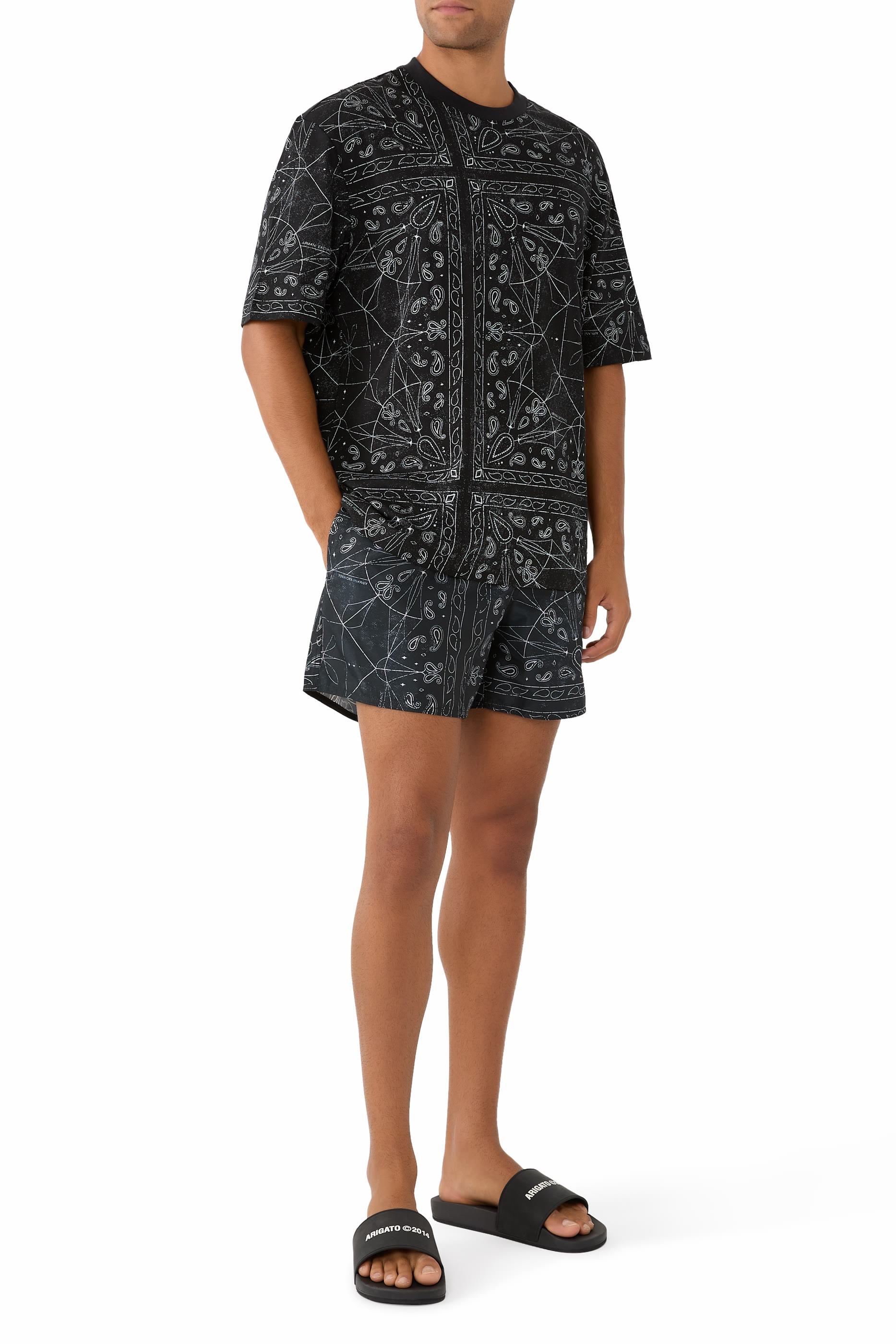 شورت مزين بنقشة بالكامل