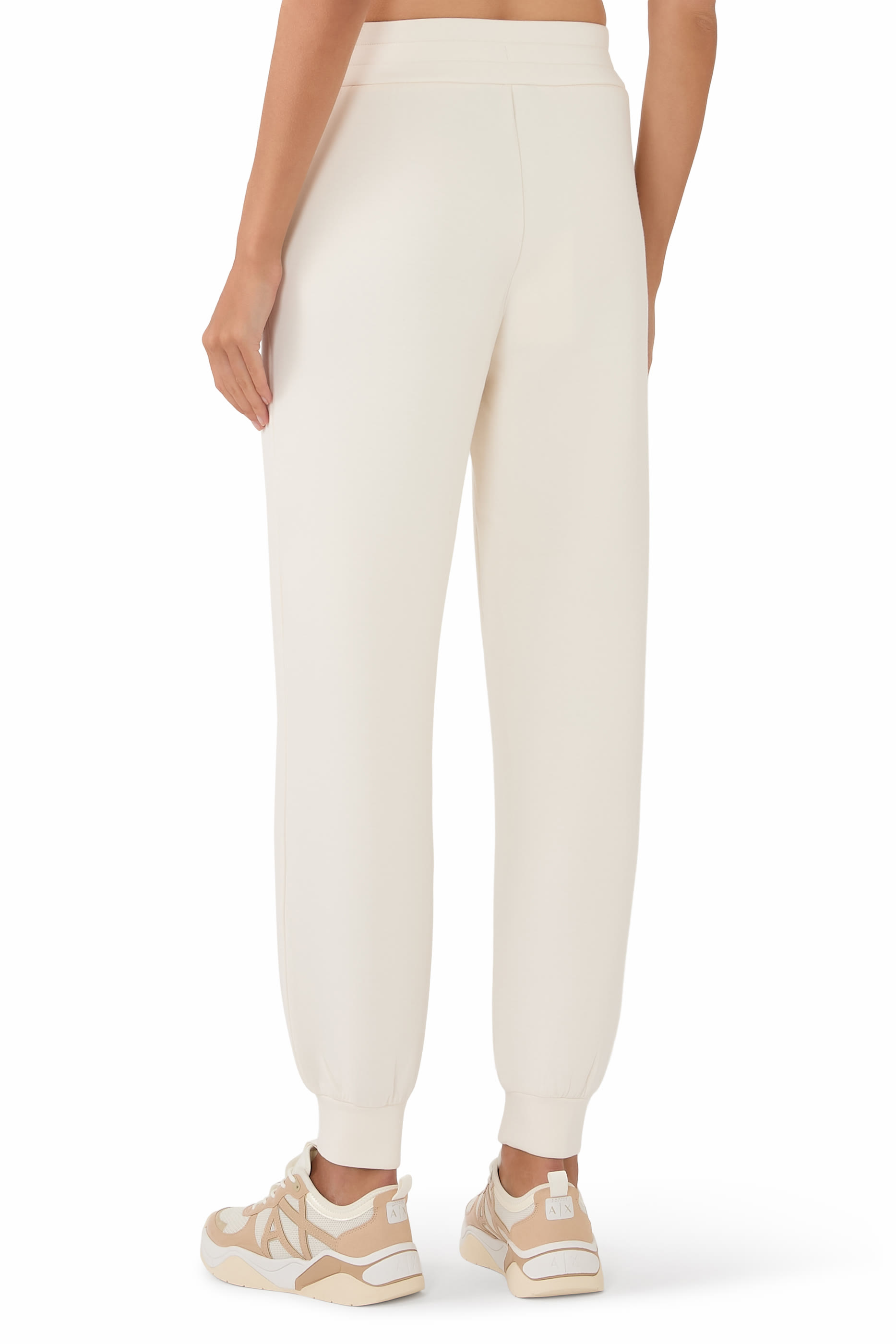 بنطال رياضي برباط تضييق وشعار الماركة