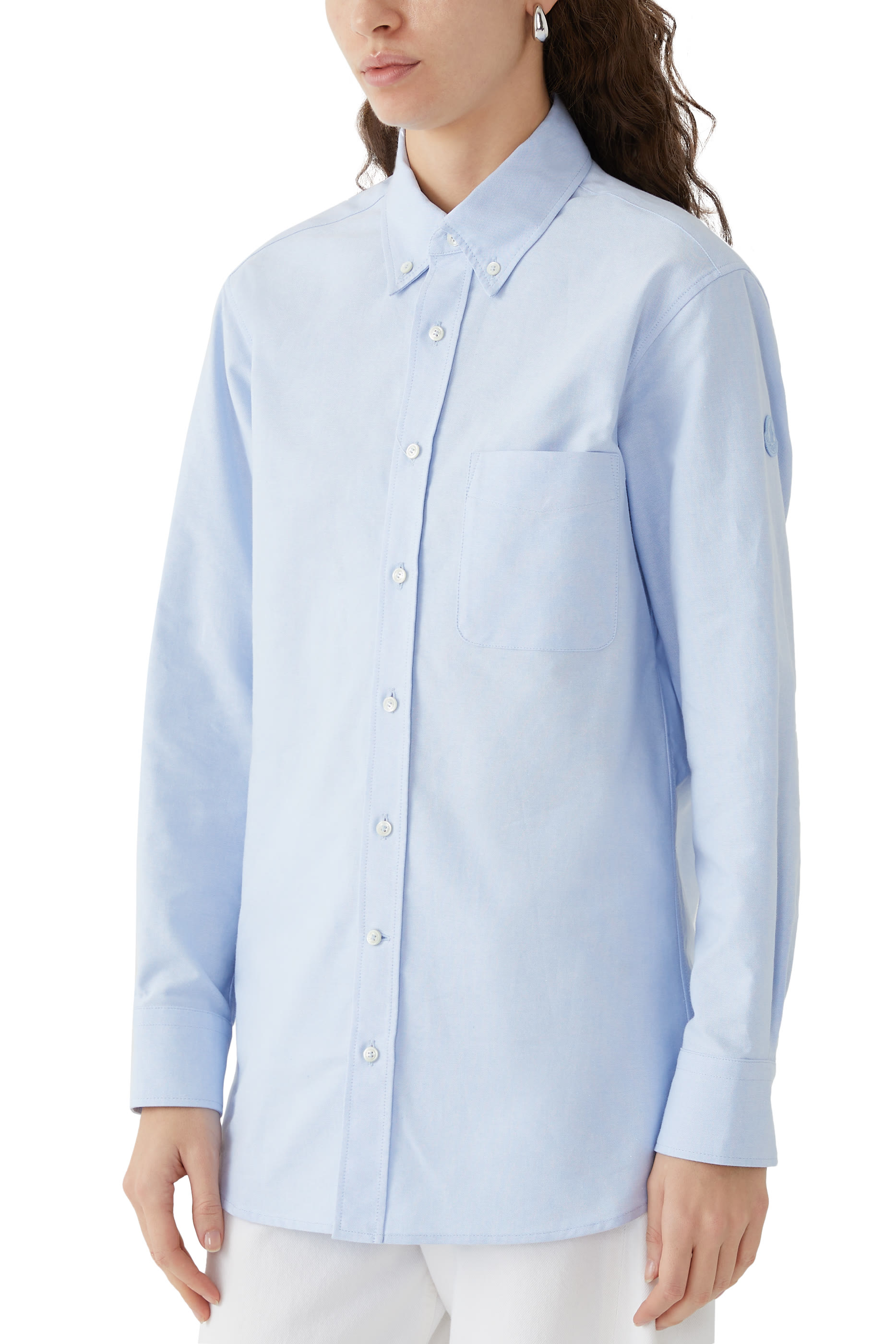 قميص بأكمام طويلة