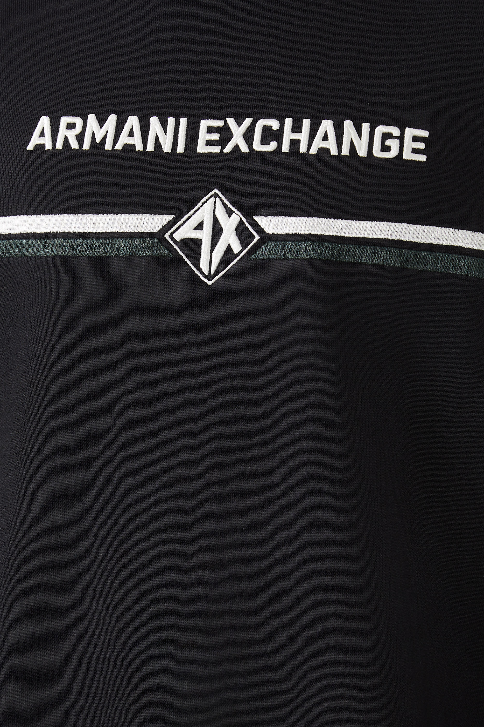 سويت شيرت بياقة ضيقة وشعار الماركة