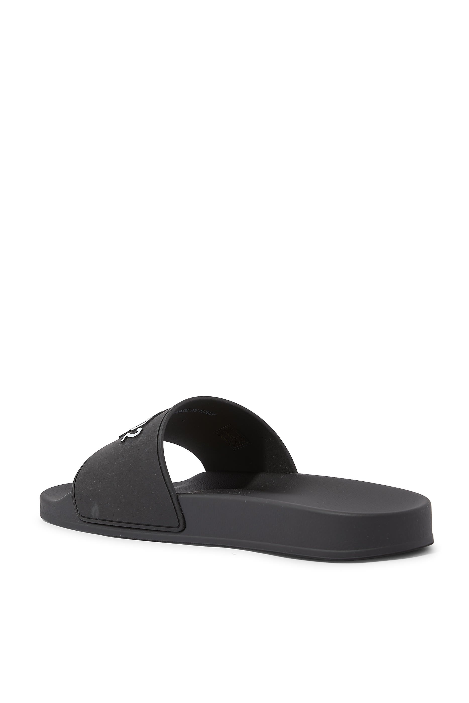 حذاء مفتوح بطبعة سيريسيو 9