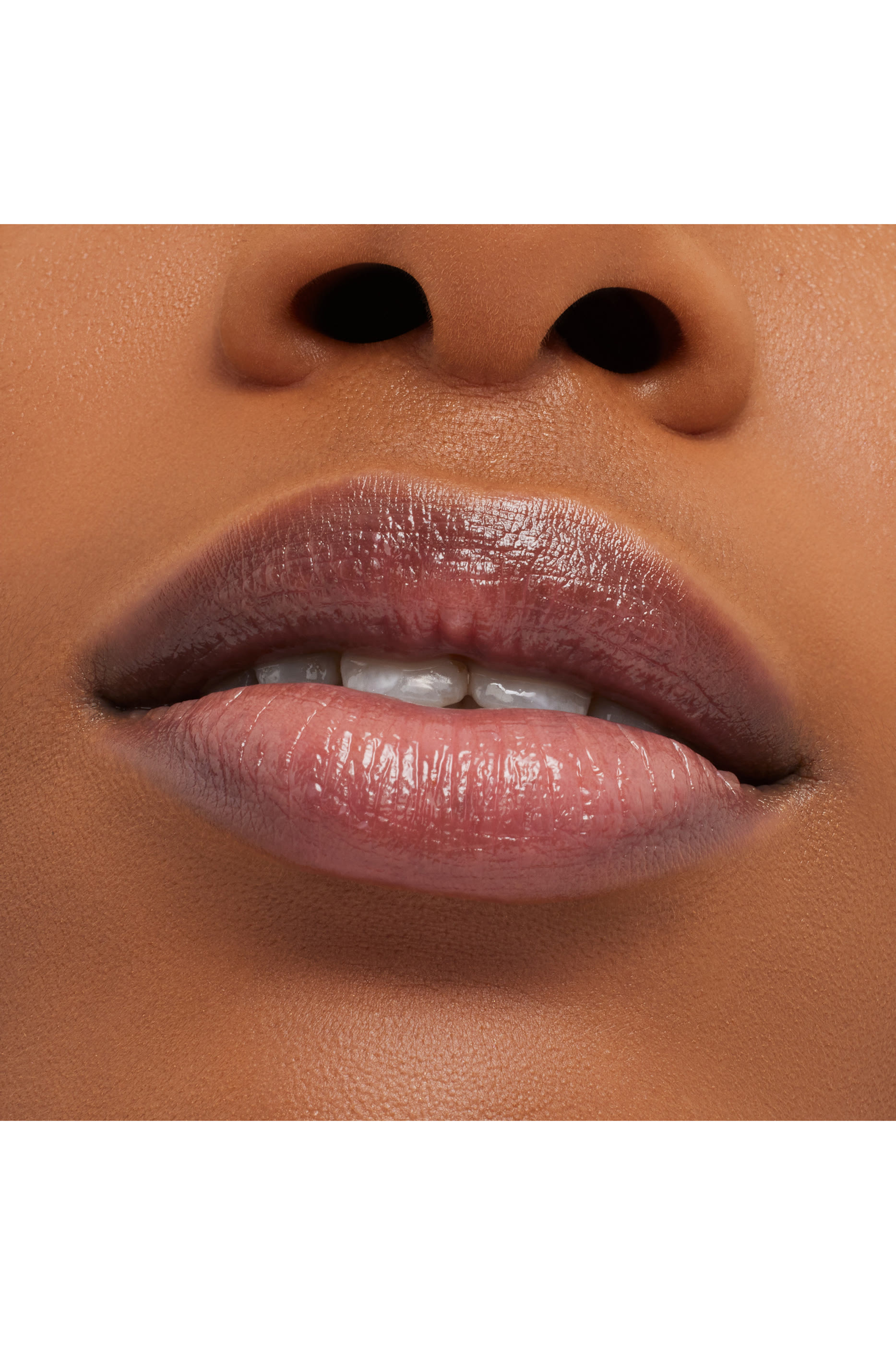 مرطب شفاه جلو بلاي