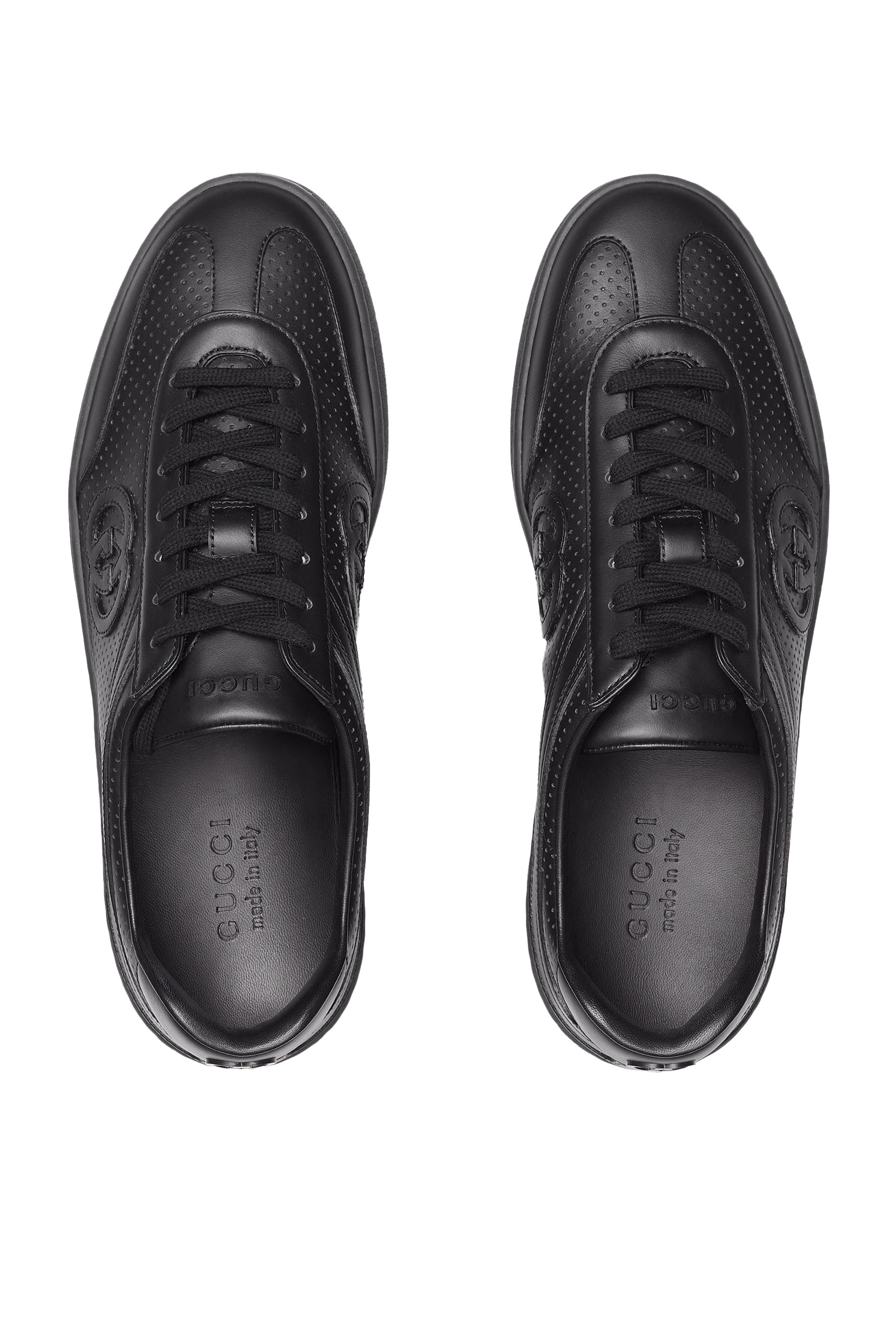 سنيكرز بنقشة حرفي شعار الماركة