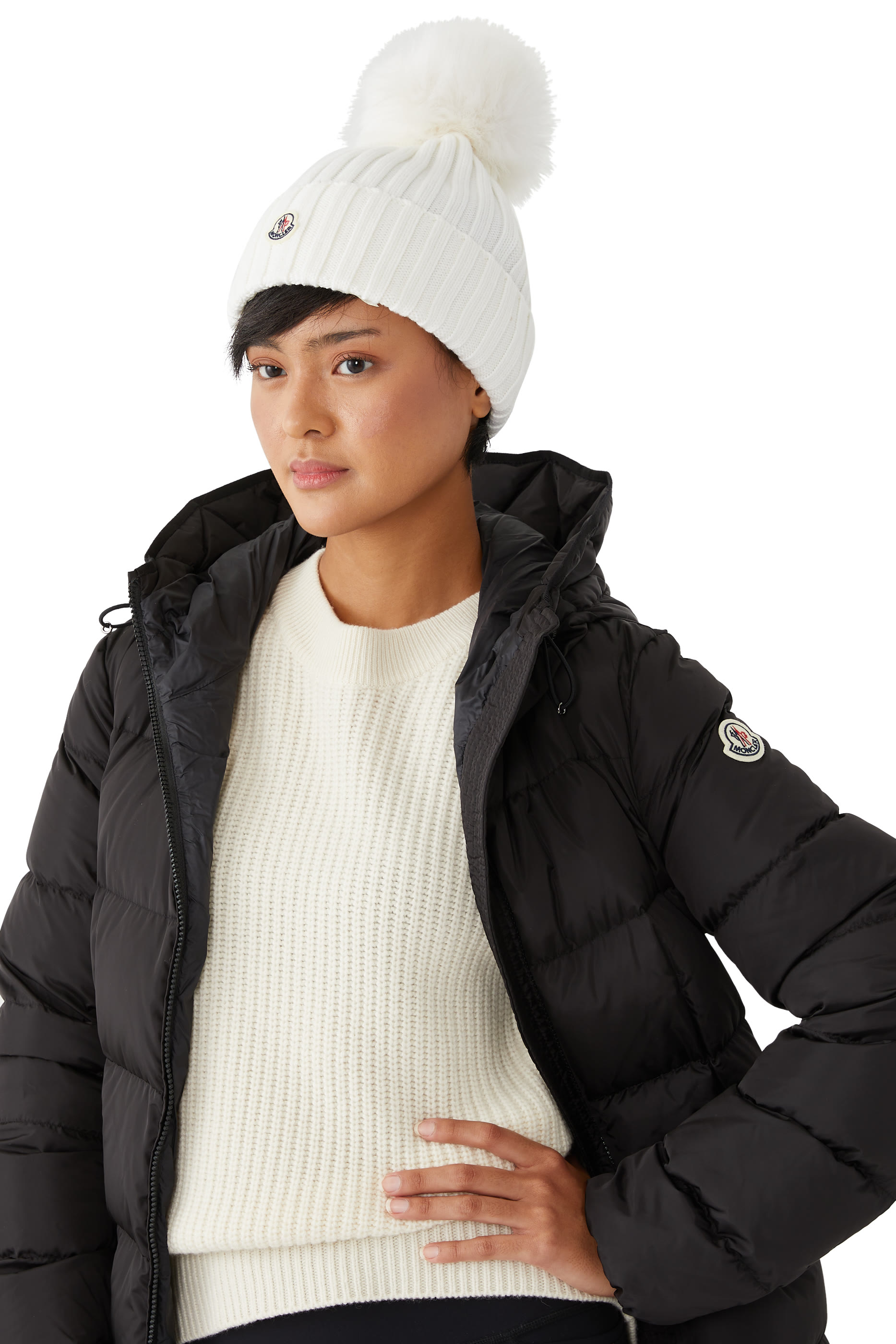 قبعة بشعار الماركة