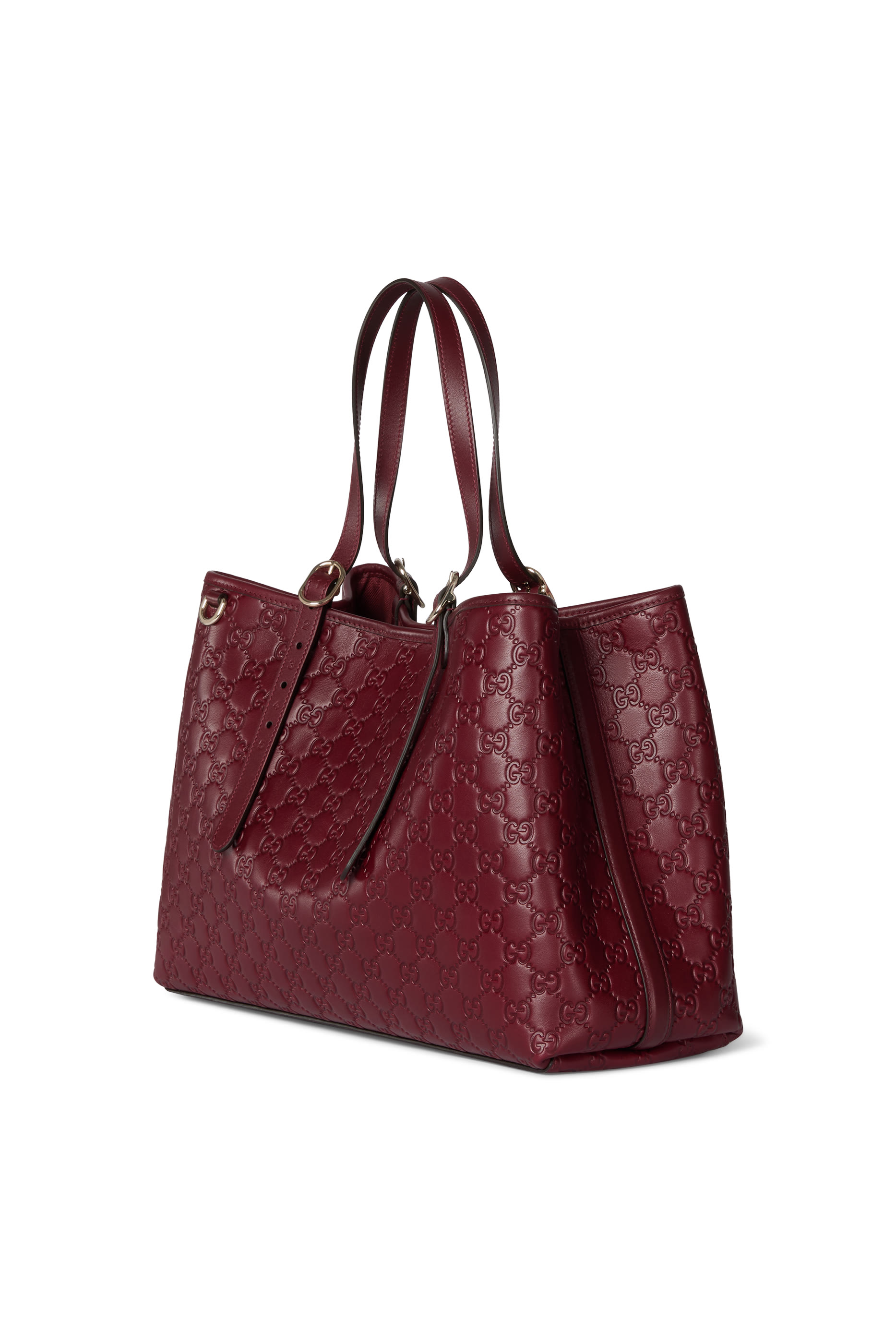 حقيبة يد كبيرة مزينة بشعار الماركة