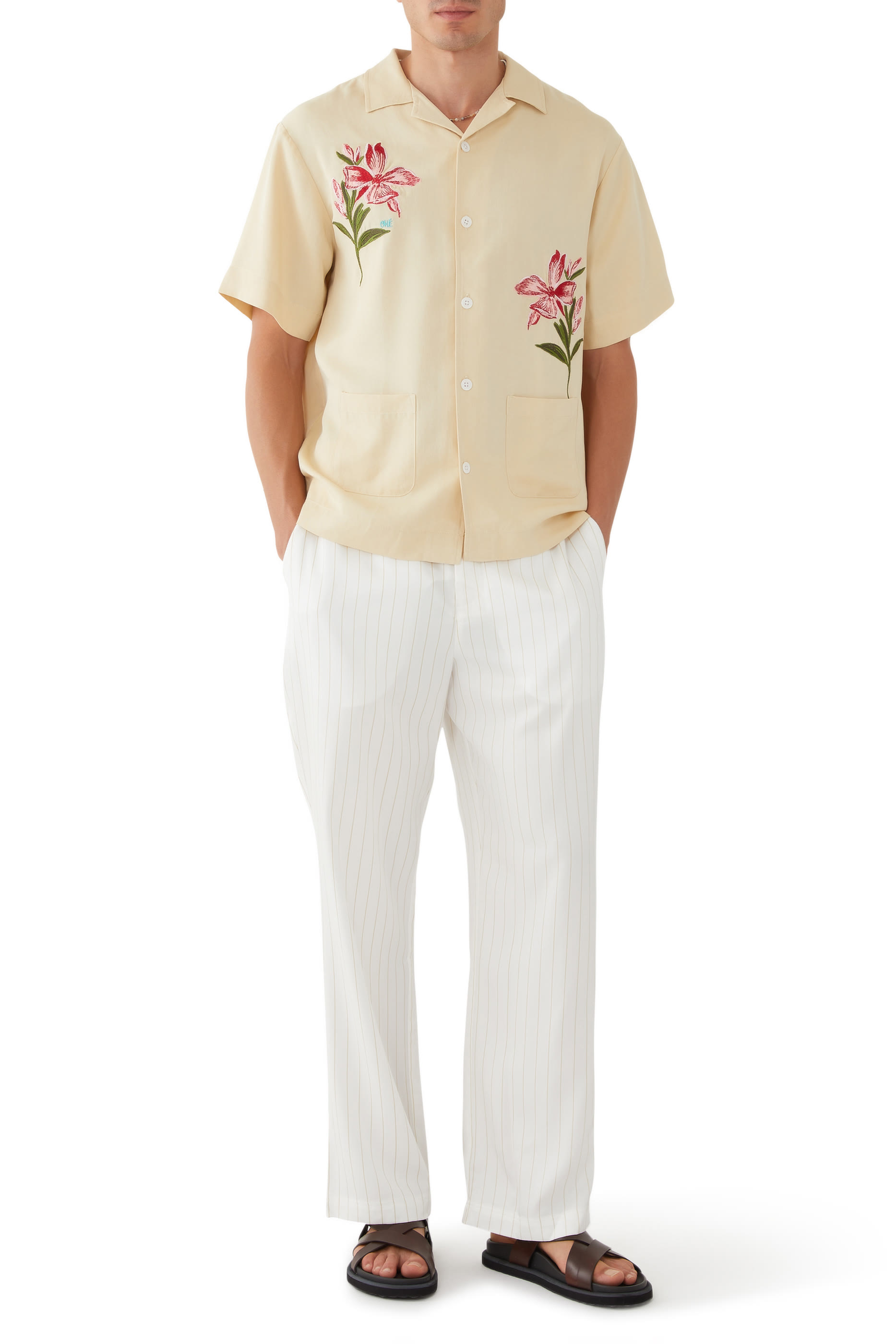 قميص بتطريزات ونقشة زهور