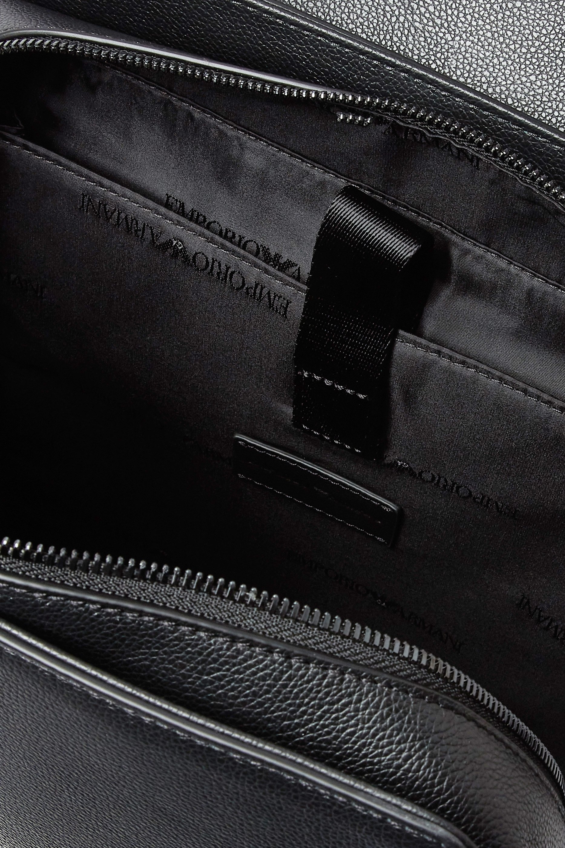 حقيبة ظهر بشعار الماركة جلد بارز الملمس