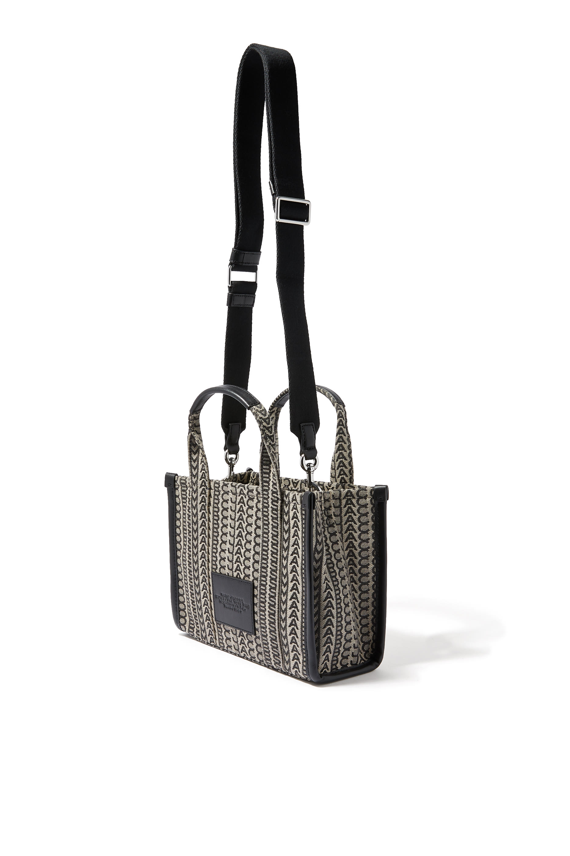 حقيبة يد صغيرة بشعار الماركة