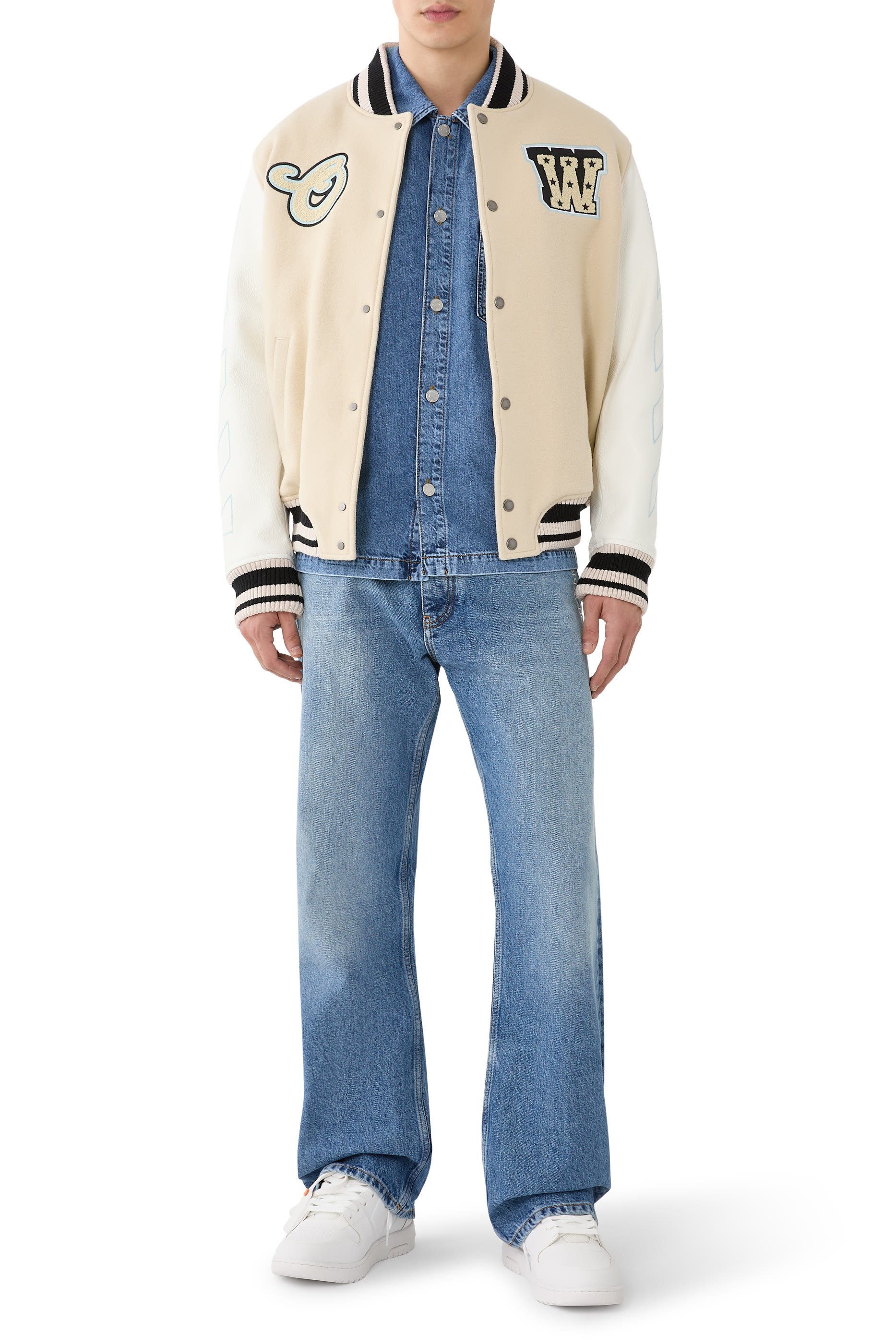 جاكيت بتصميم جامعي بشعار الماركة بتصميم نجمة