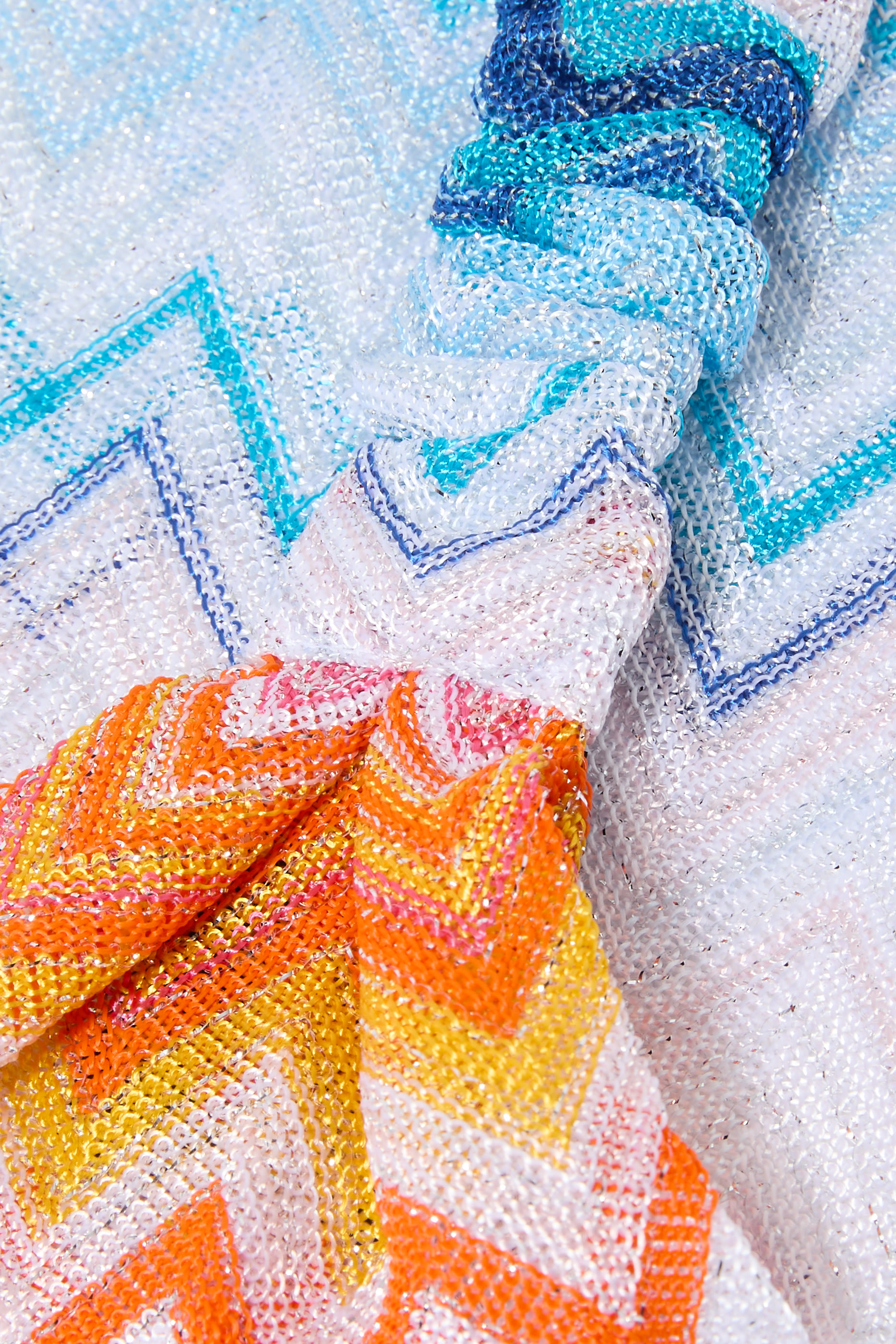 طوق رأس ماري بخطوط شيفرون