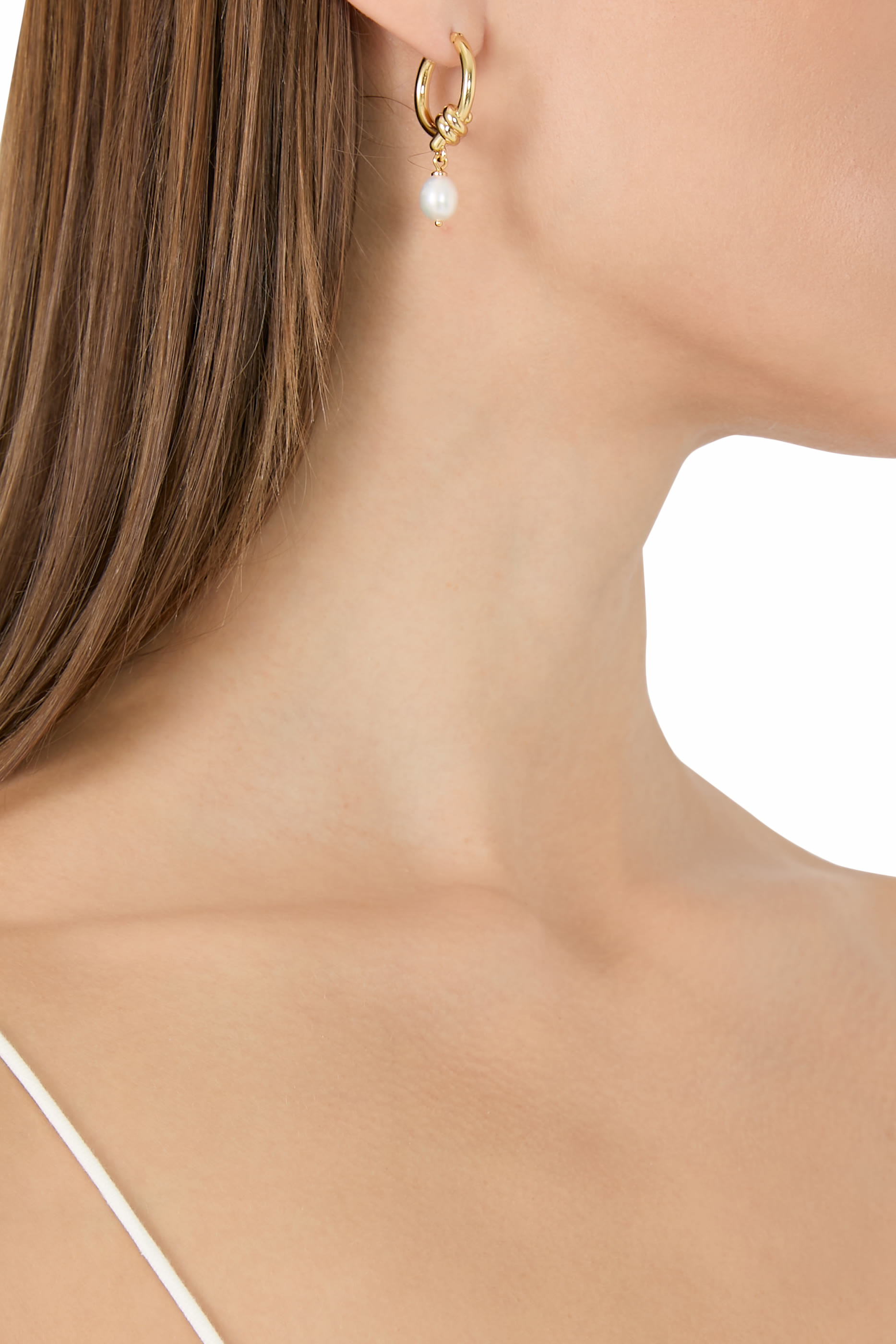 أقراط روبس اند نوتس متدلية مزينة بأحجار بافيه ولؤلؤ مياه عذبة، معدن مطلي