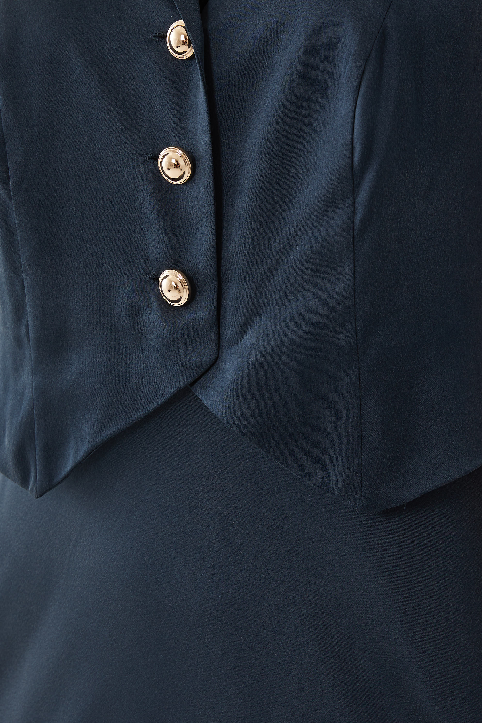 فستان إستيلا متوسط الطول بنمط فيست بلا أكمام