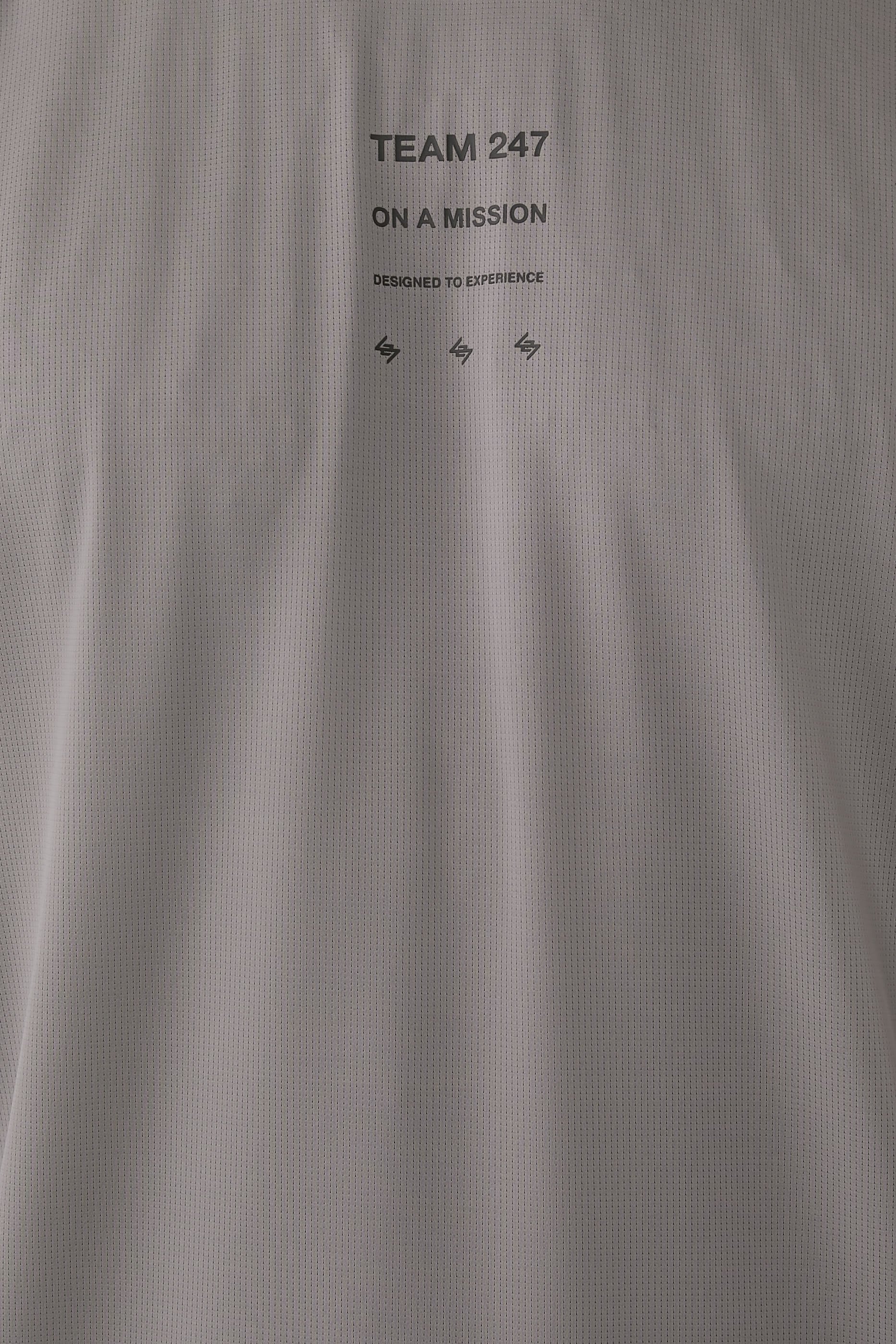 بلوزة ترايل 247 بلا أكمام 