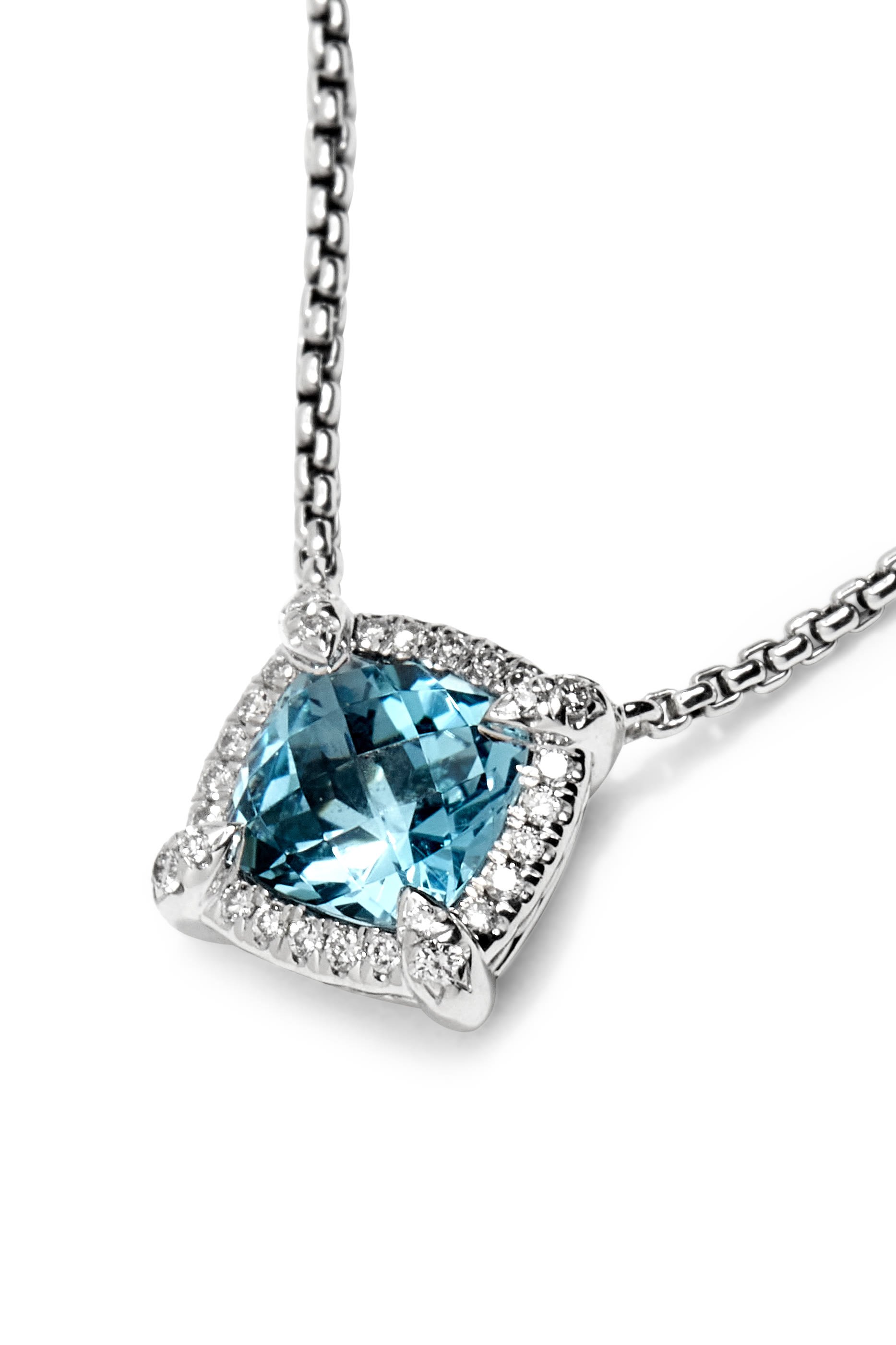 قلادة بيتيت شاتيلاين بدلاية بإطار