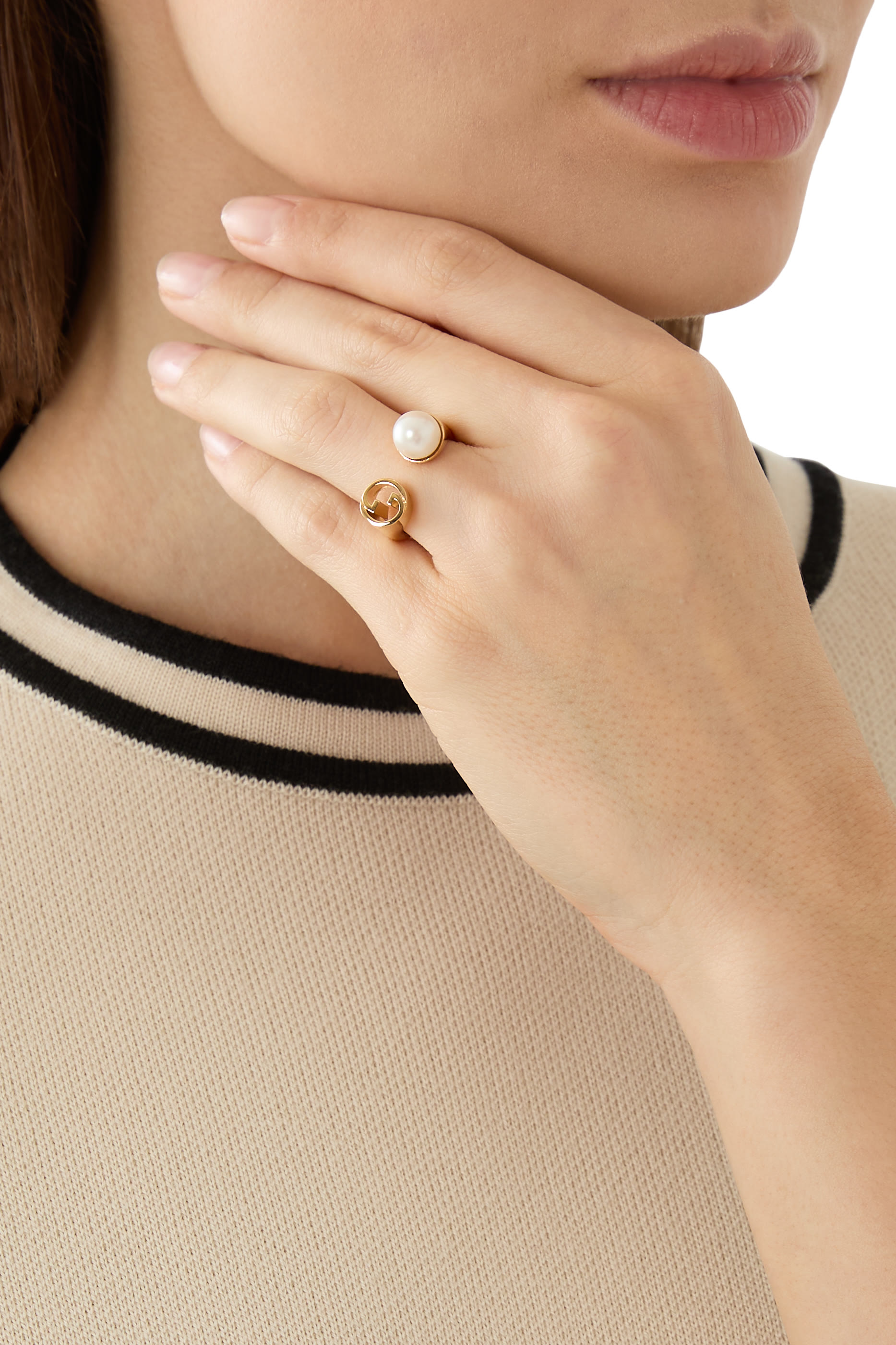 خاتم بلوندي مرصع بلؤلؤ وأحجار الراتنغ