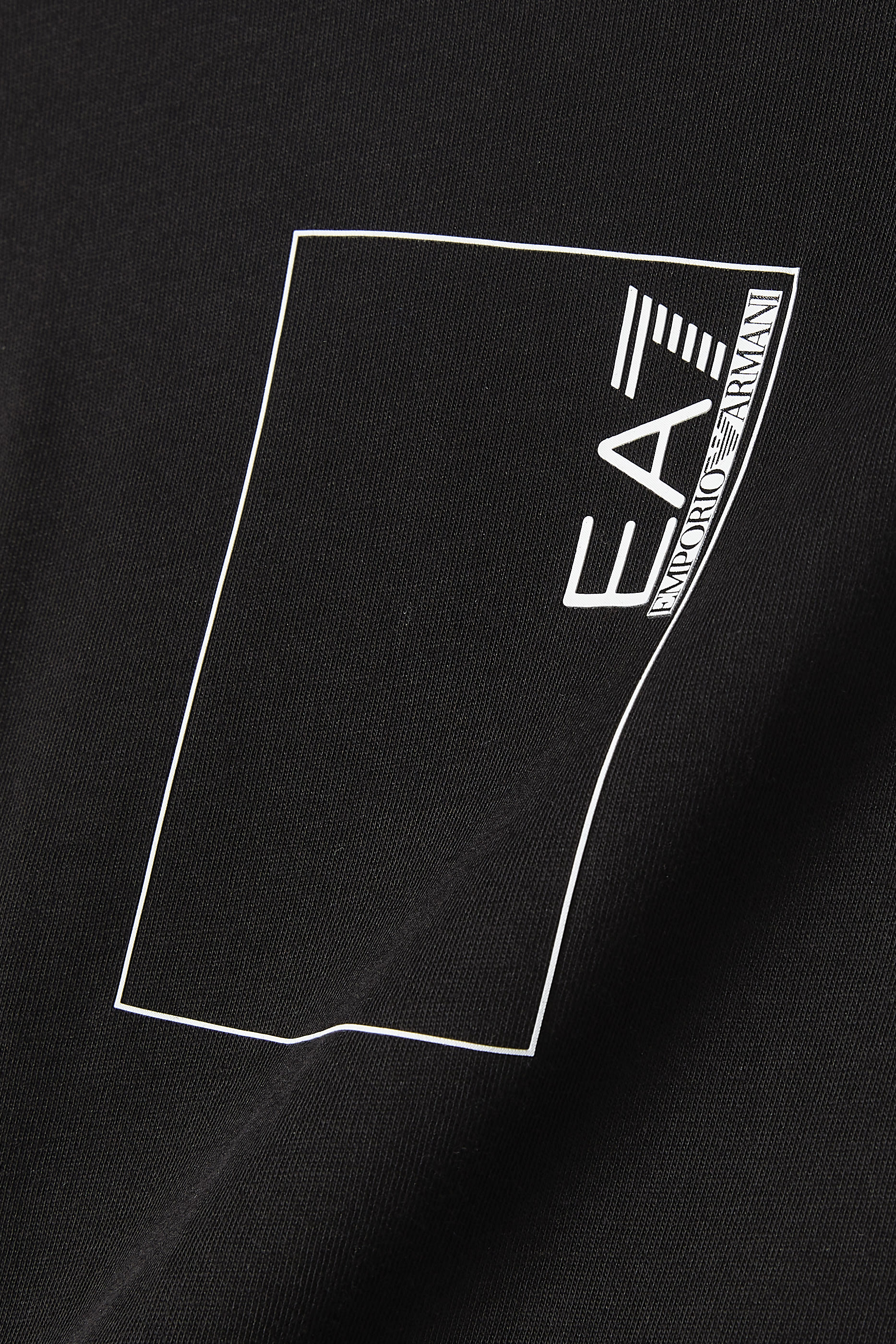 تيشيرت بشعار الماركة