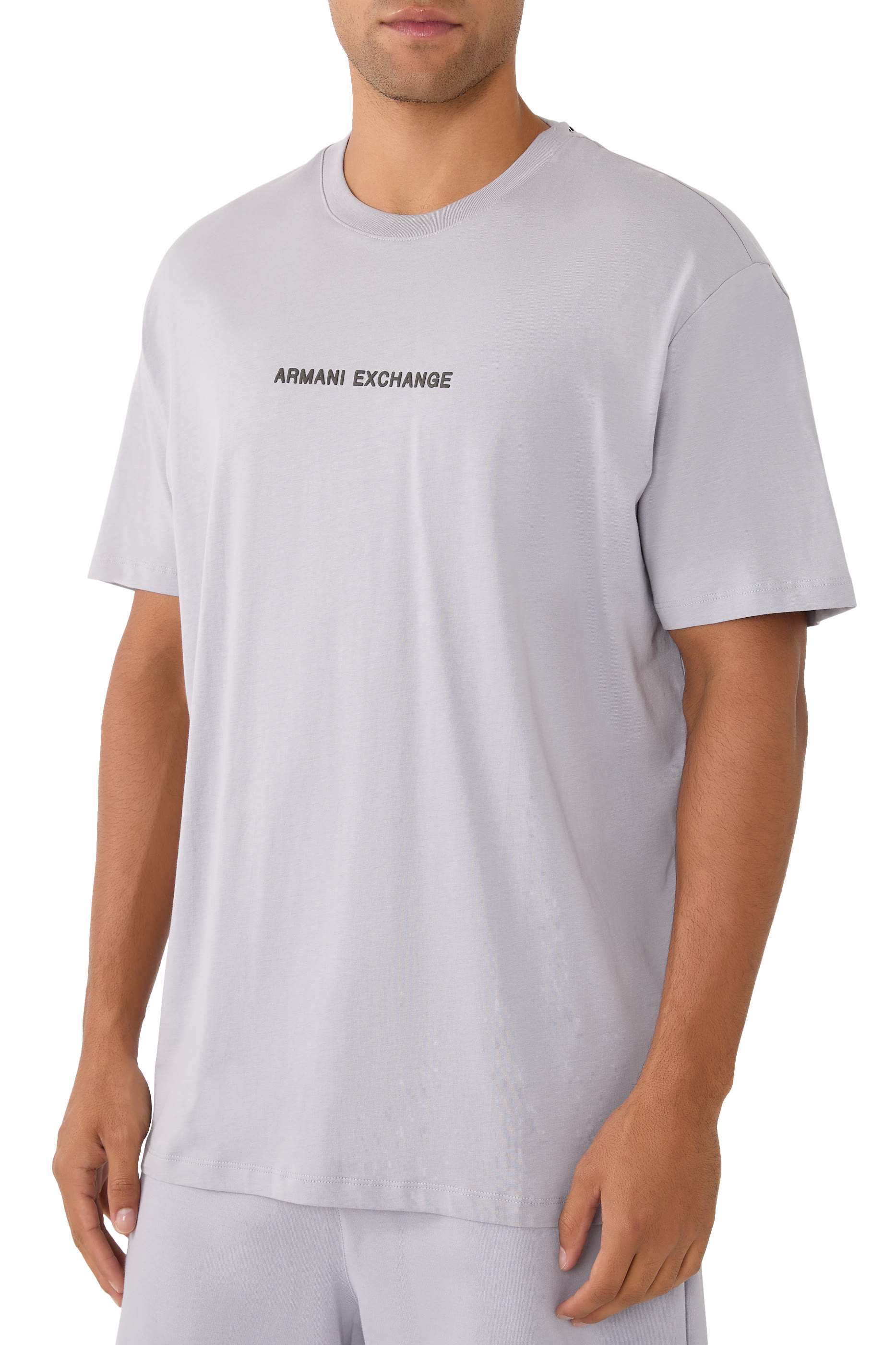 تيشيرت بحروف شعار الماركة