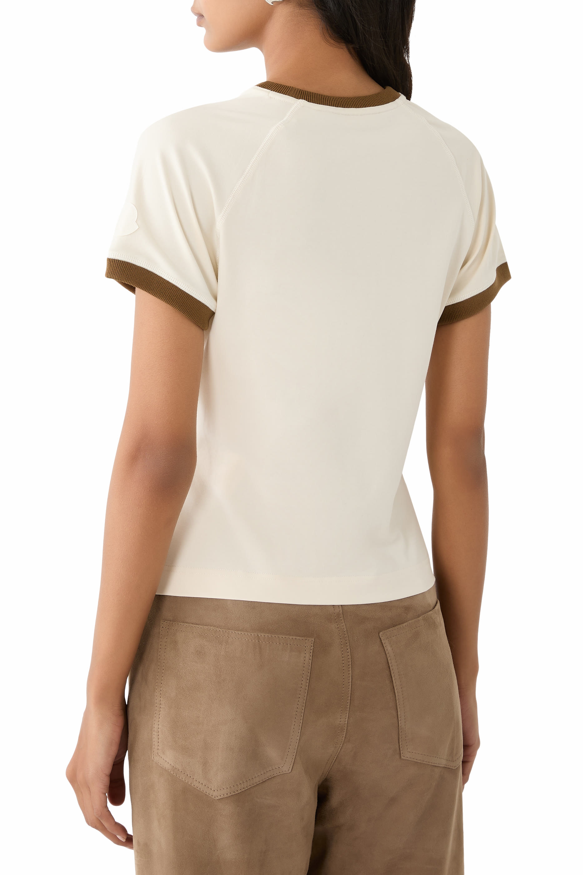 تيشيرت بأكمام قصيرة بشعار الماركة