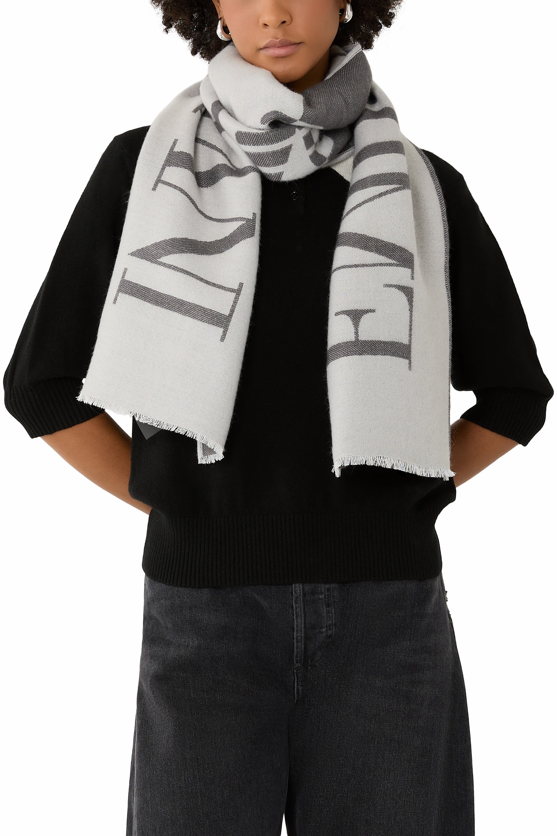 وشاح بلونين ونقشة شعار الماركة بحجم كبير مزيج صوف