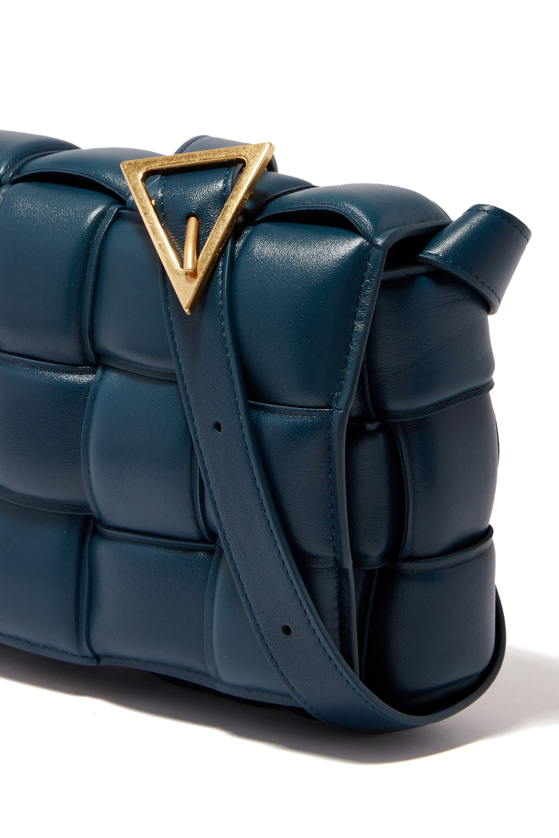 حقيبة كروس بودي كاسيت مبطنة بتصميم مجدول