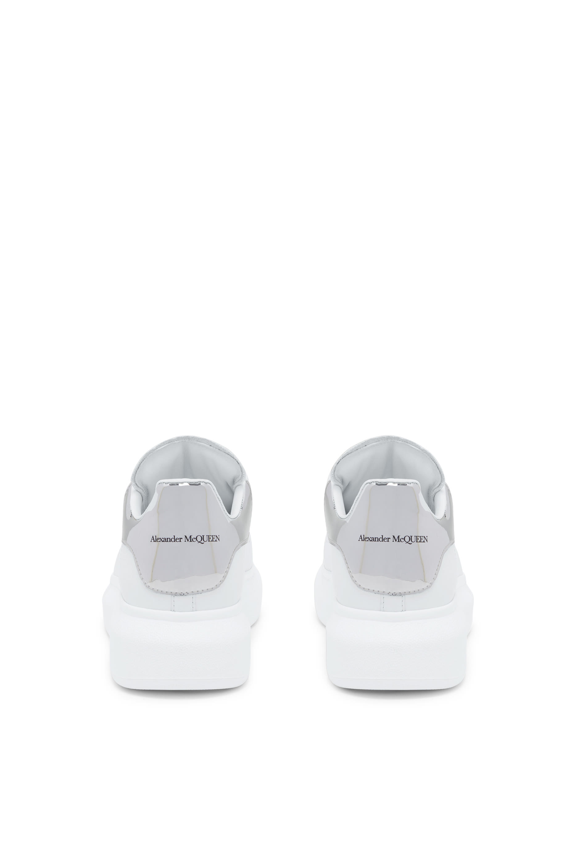 سنيكرز بنعل سميك