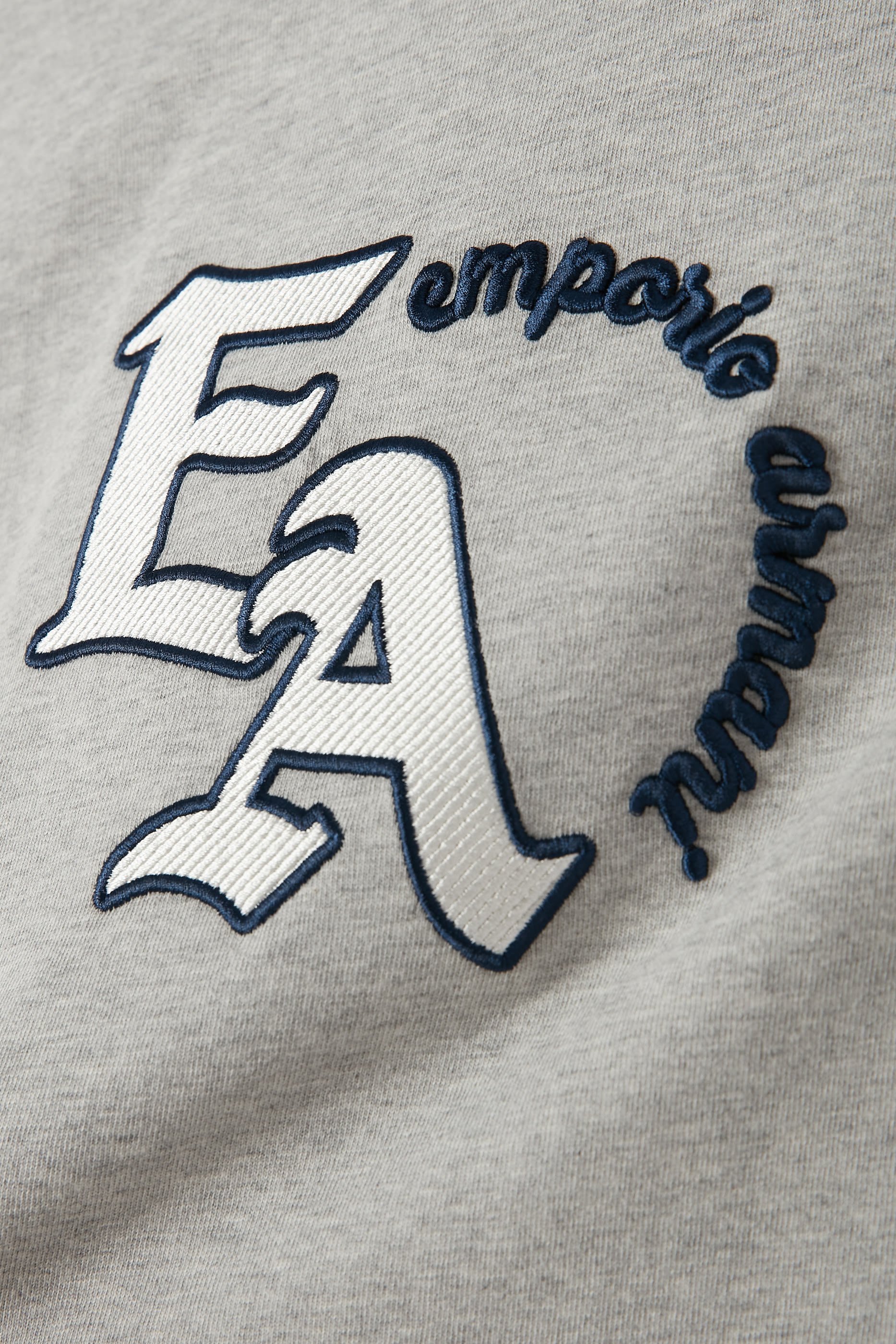 تيشيرت بشعار الماركة غرافيك للأطفال