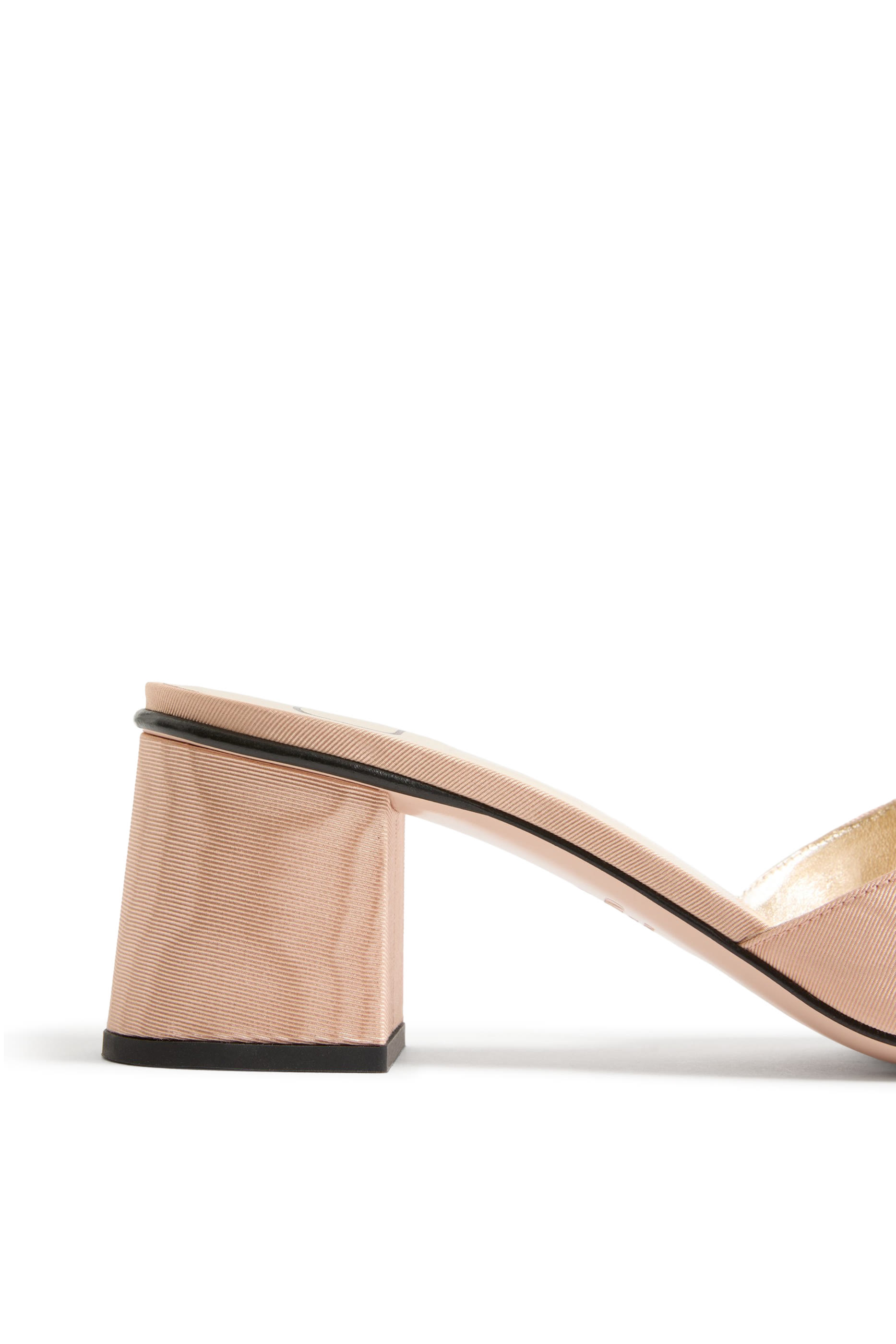 صندل خفيف 60 بشعار الماركة