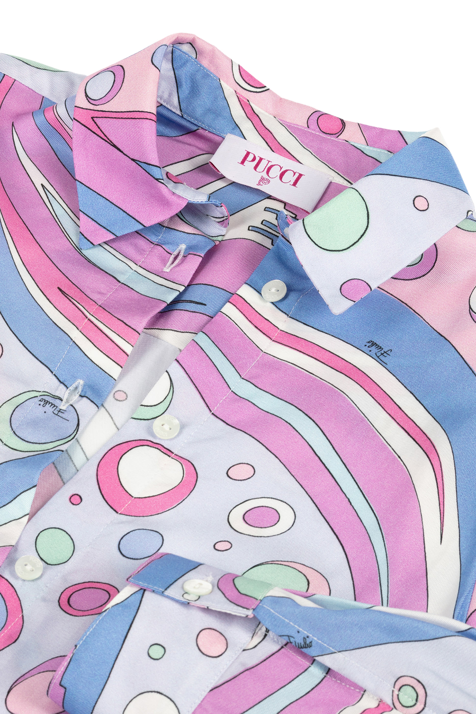 قميص بأكمام طويلة