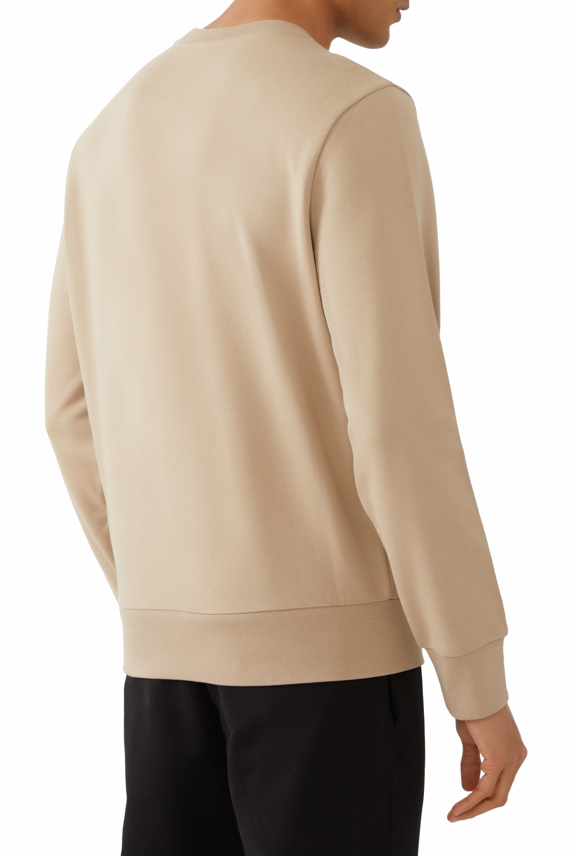 سويت شيرت بشعار غير واضح