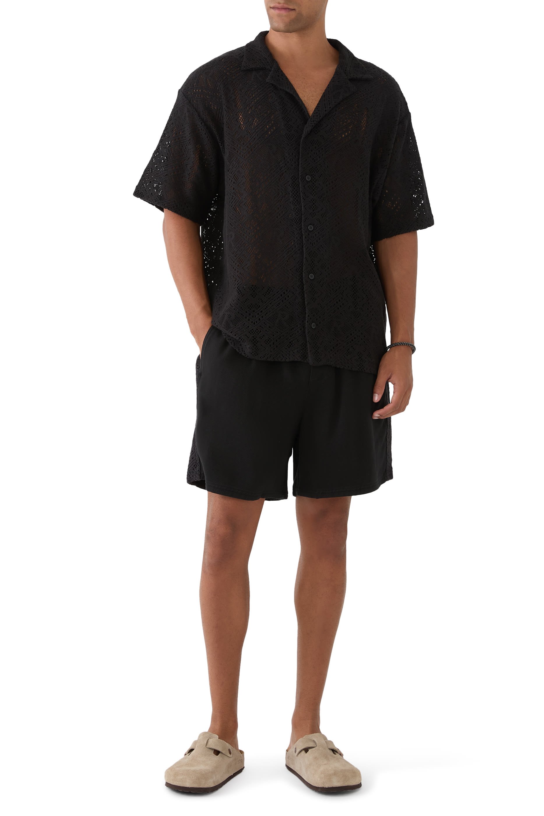 شورت بأقسام منسوجة