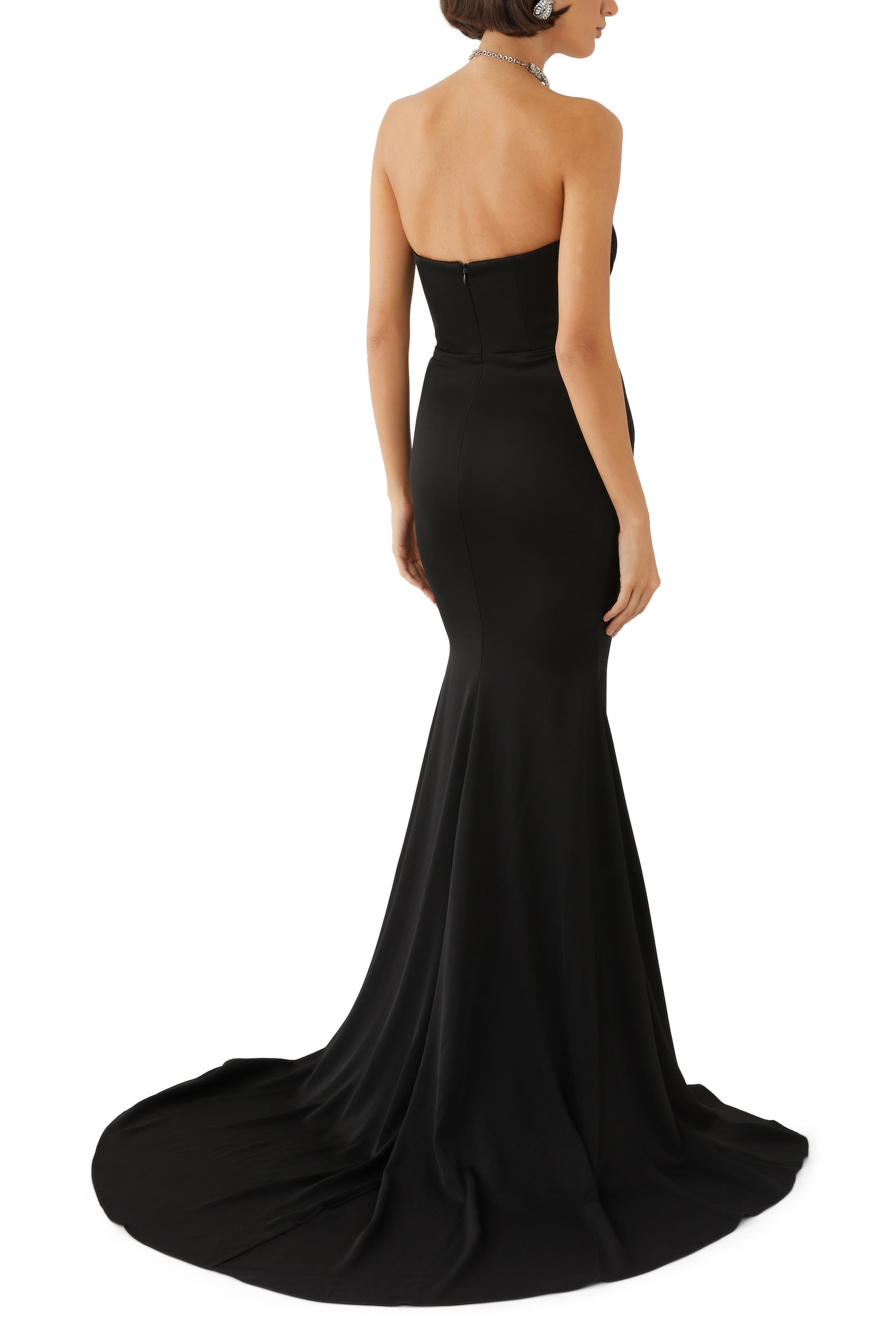 فستان سهرة بلاحمالات بياقة قلب