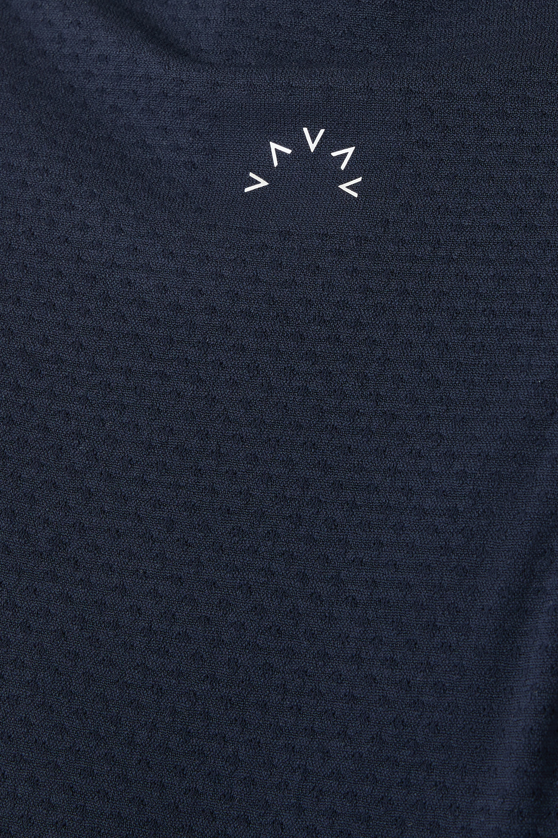 بلوزة ديسي طويلة بلا أكمام