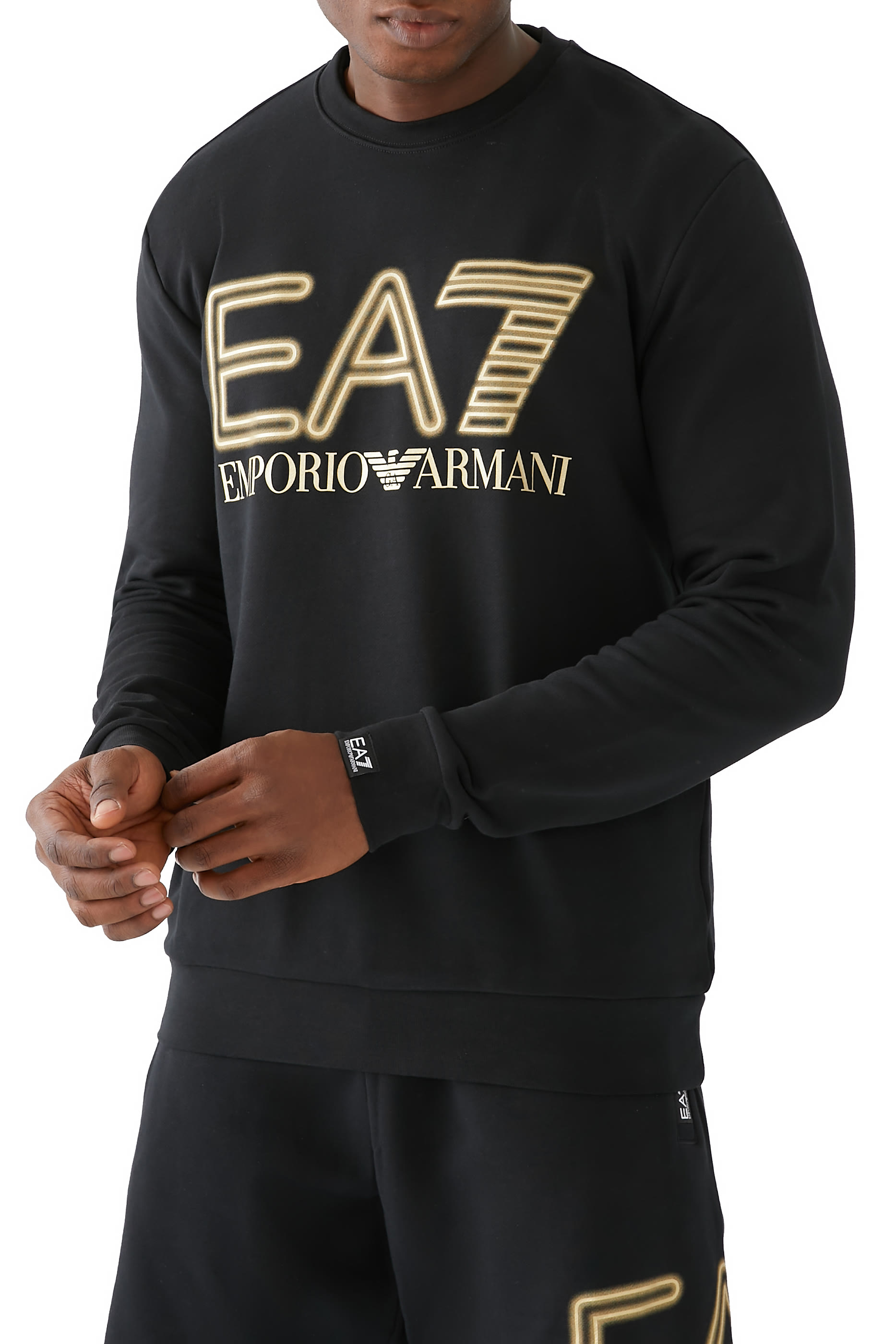 سويت شيرت بشعار الماركة بلون مغاير