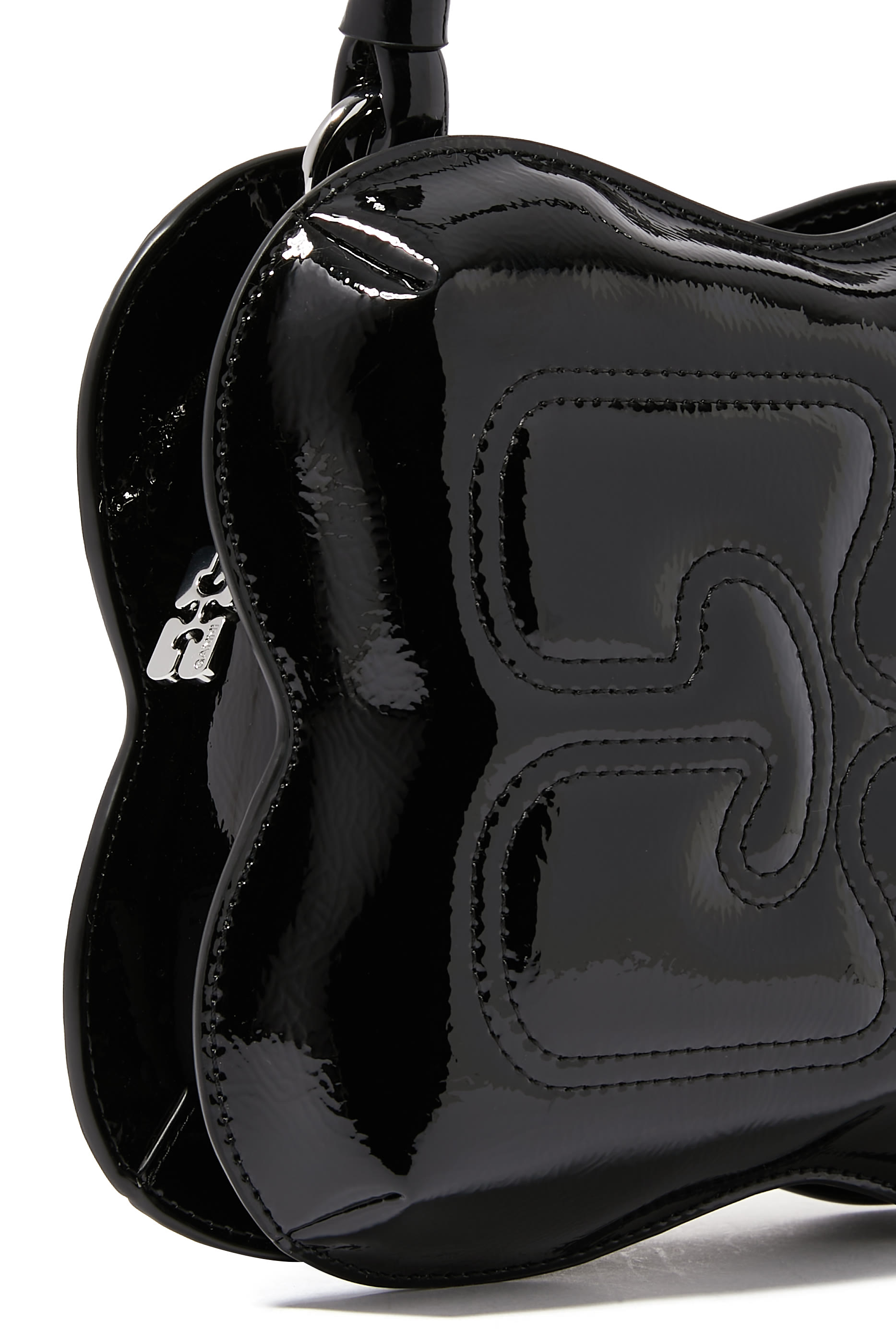 حقيبة بتصميم فراشة