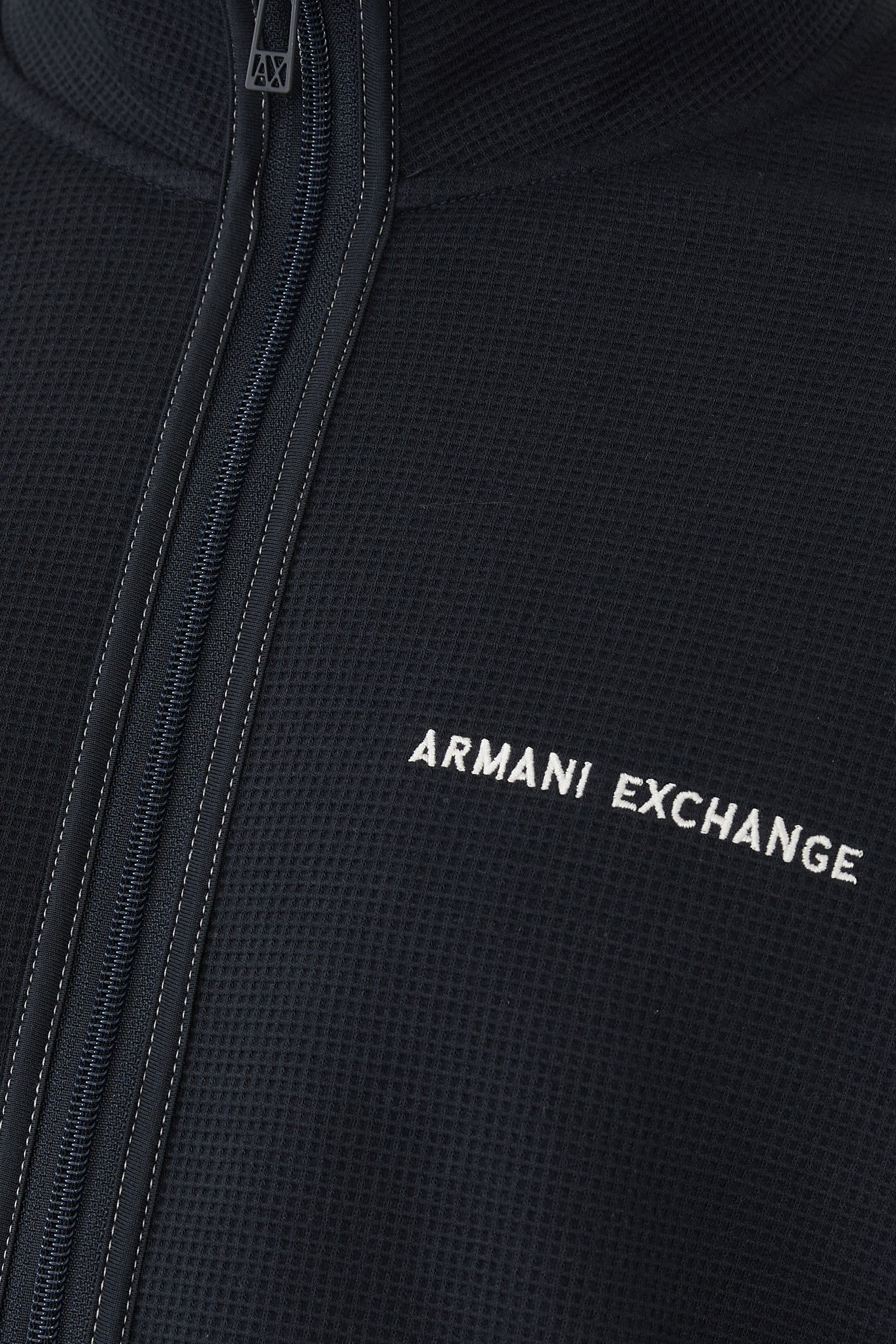 سويت شيرت بسحّاب وشعار حرفي الماركة 