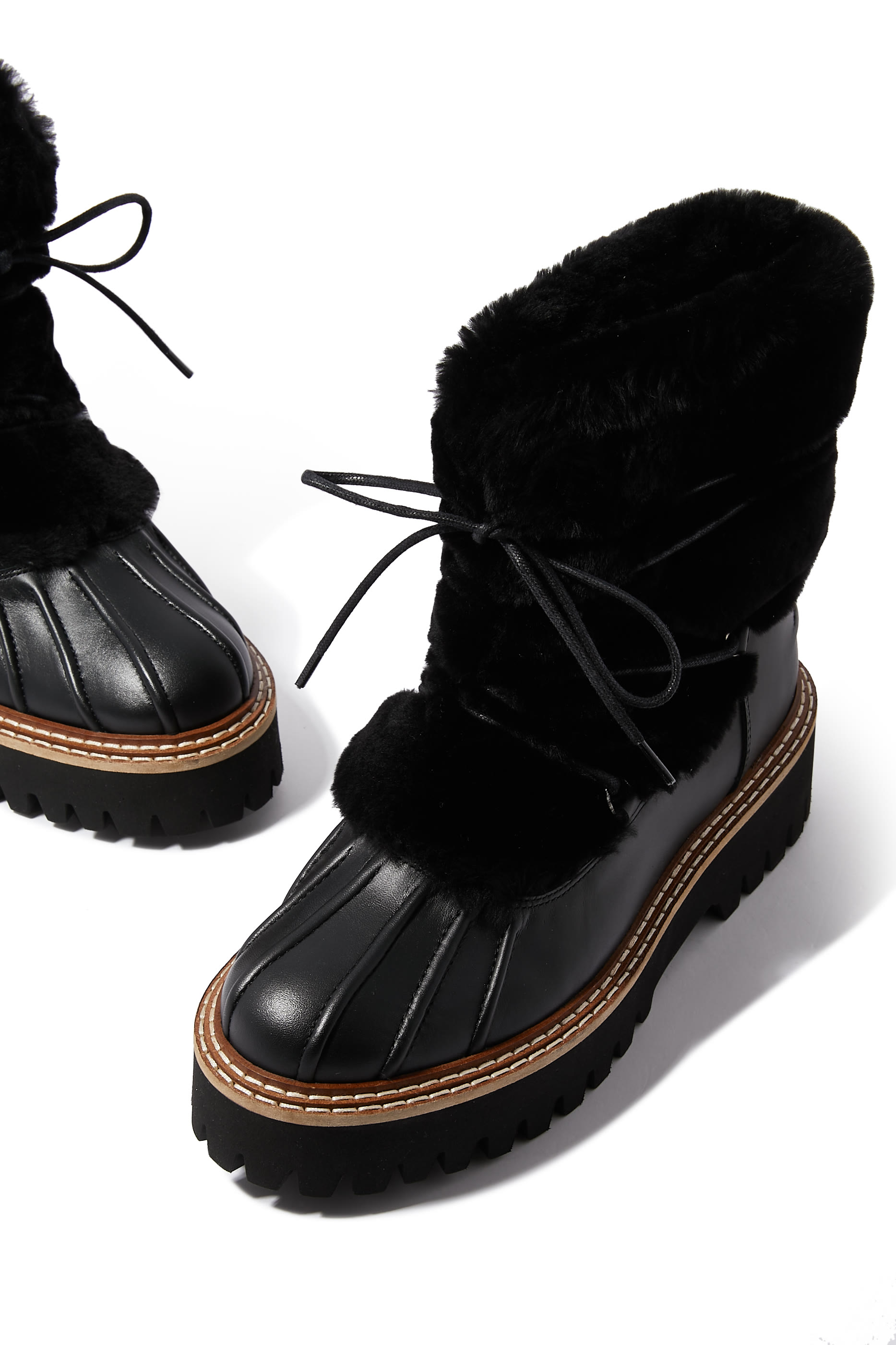 حذاء بوت متوسط الطول برباط من صوف ميرينو المكوي