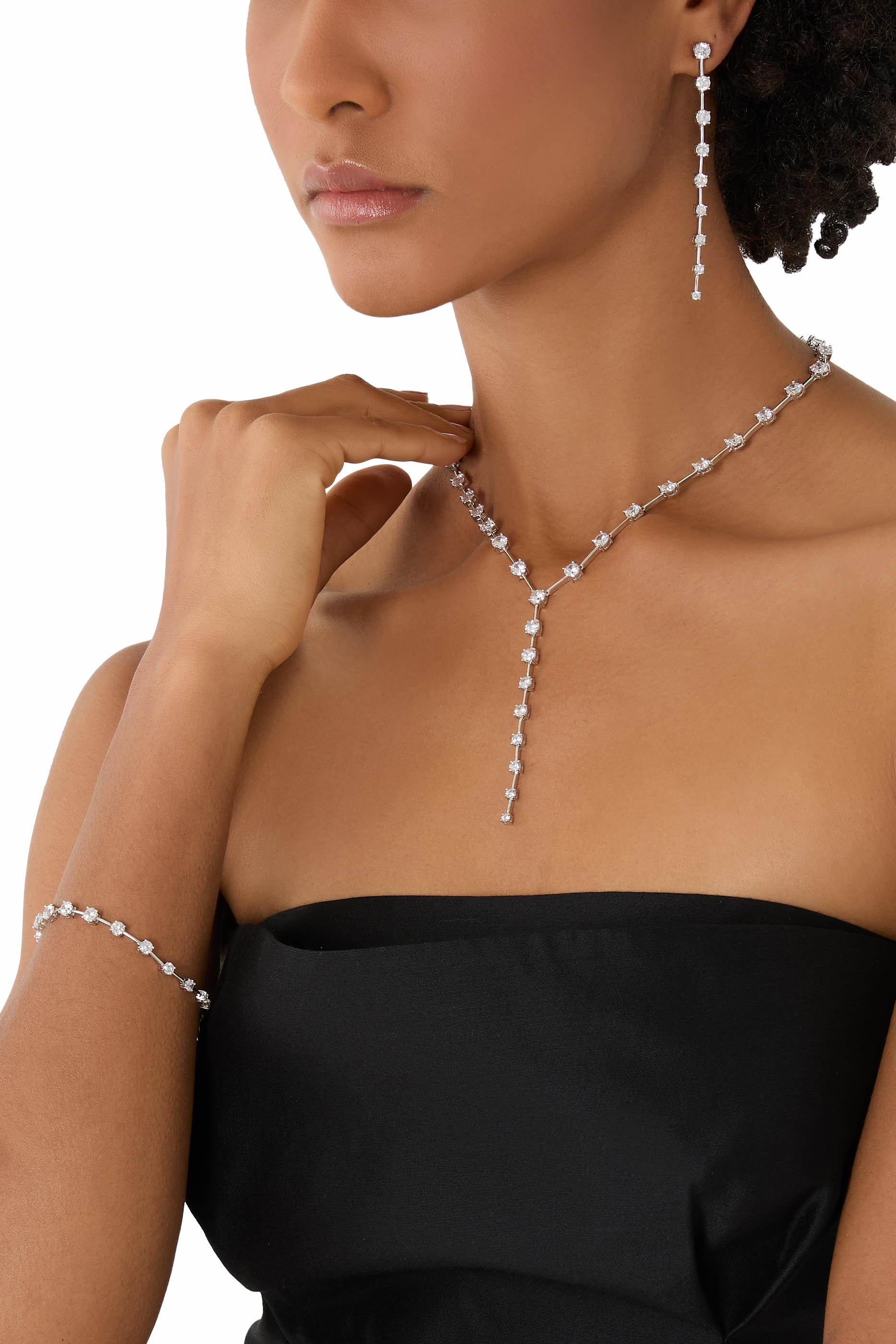 أقراط طويلة متدلية مرصعة بأحجار زركونيا مكعبة، نحاس مطلي بالروديوم