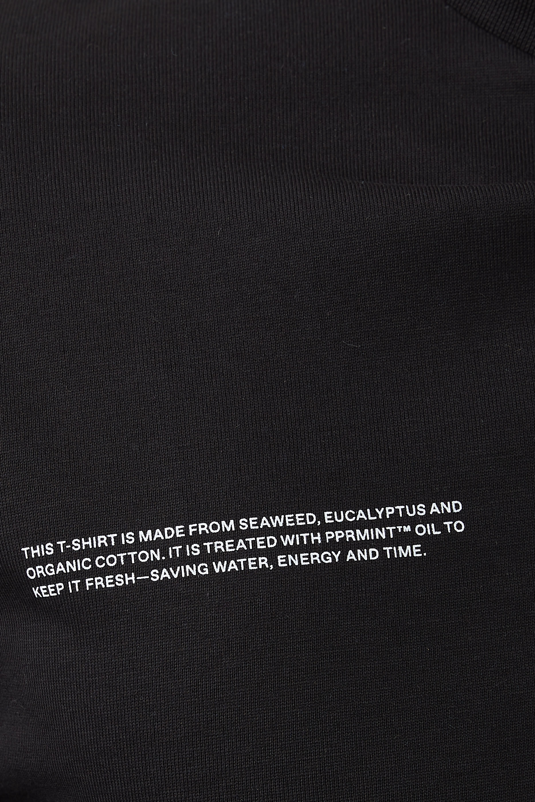 تيشيرت بأكمام طويلة بشعار الماركة