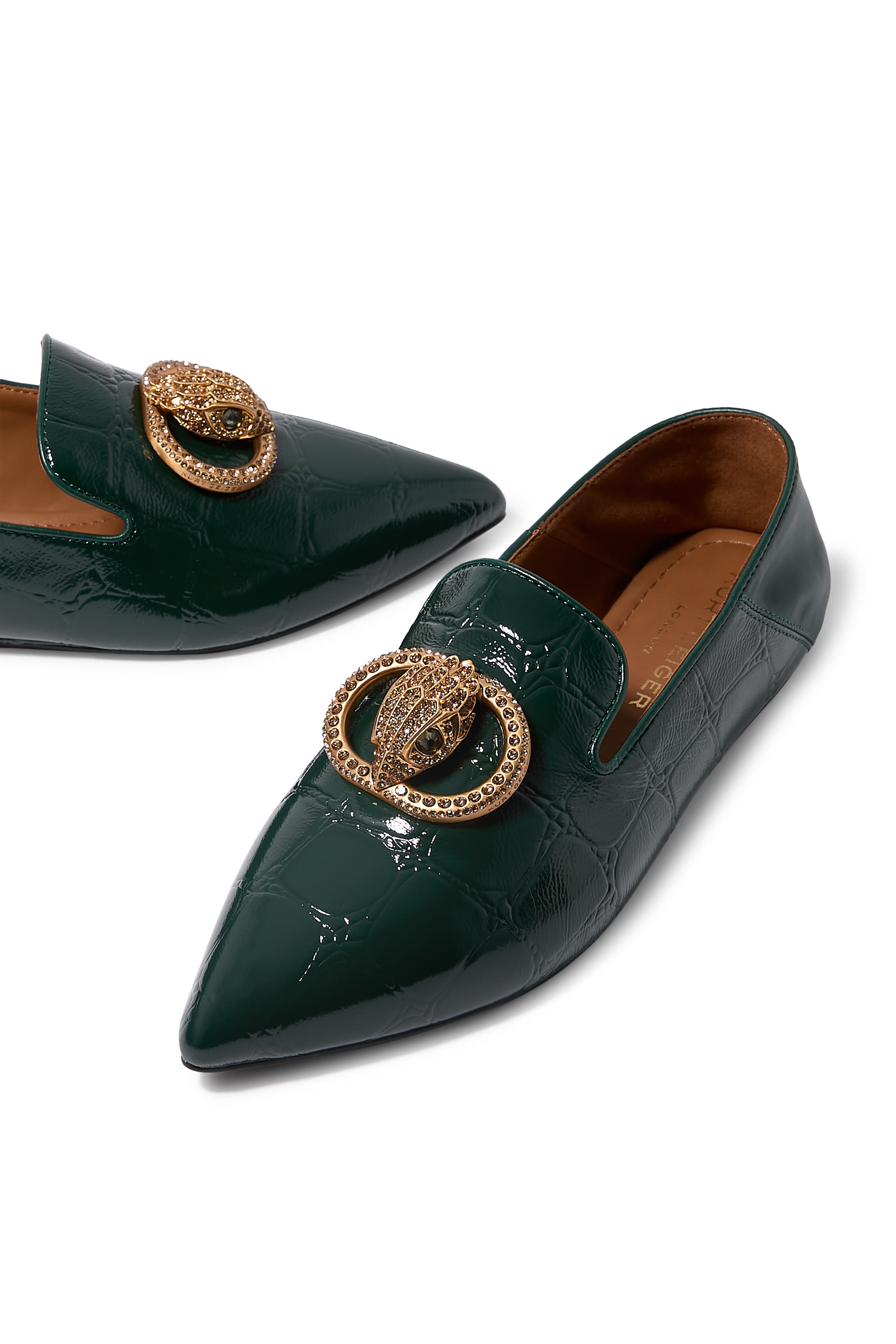 حذاء تشيلسيا سهل الارتداء بمقدمة مدببة