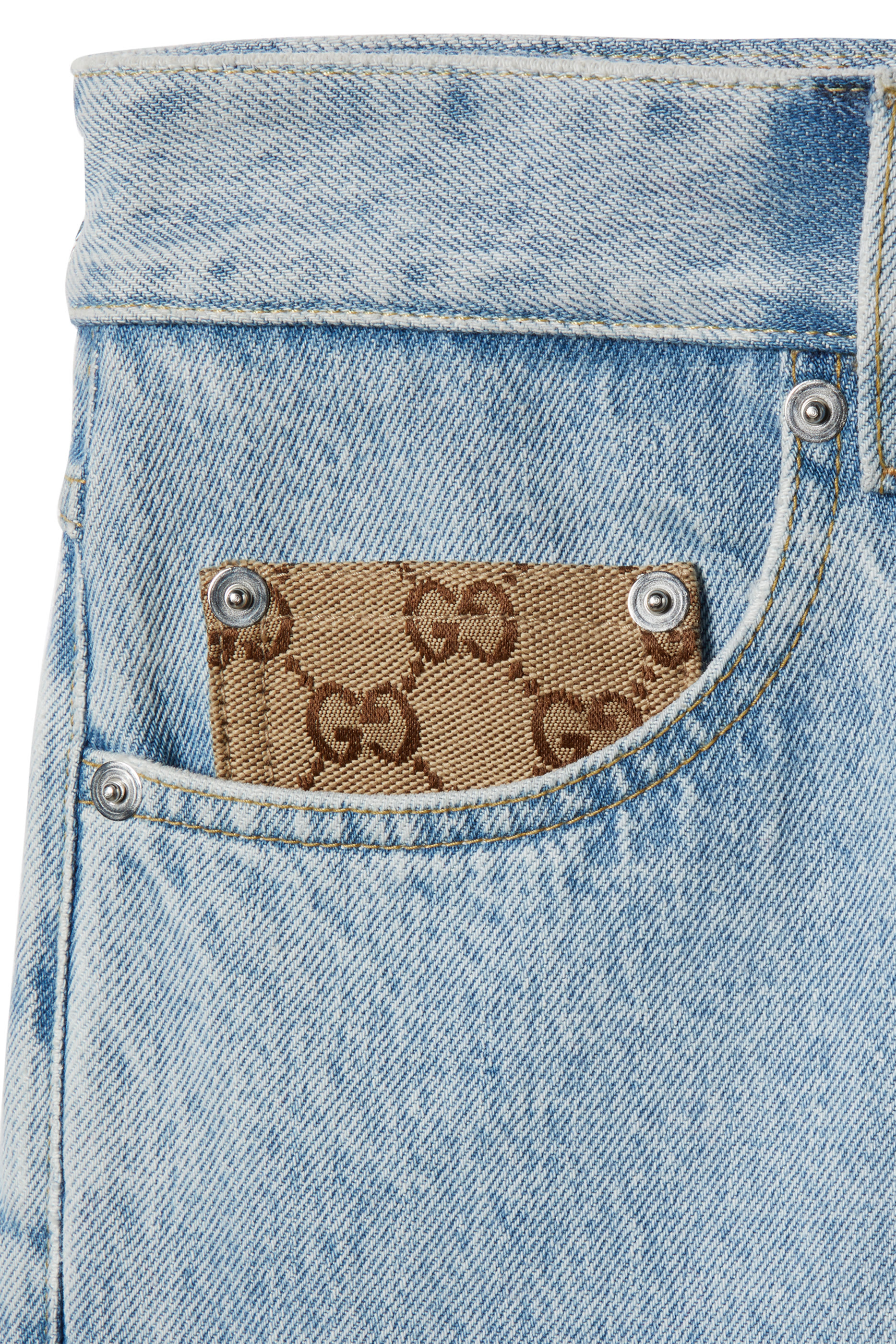 بنطال بجزء بحرفي شعار الماركة دنيم باهت