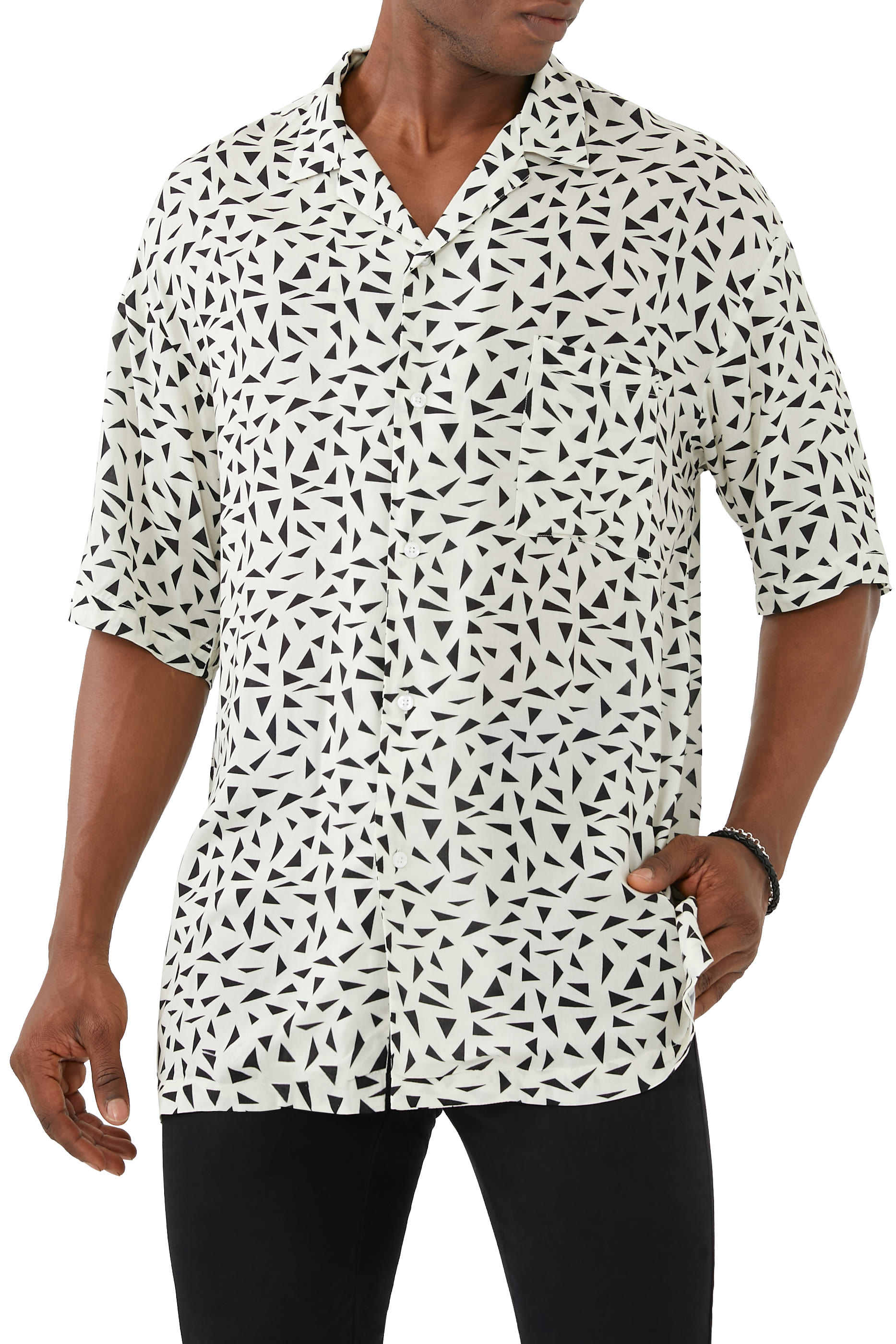 قميص بياقة مطوية