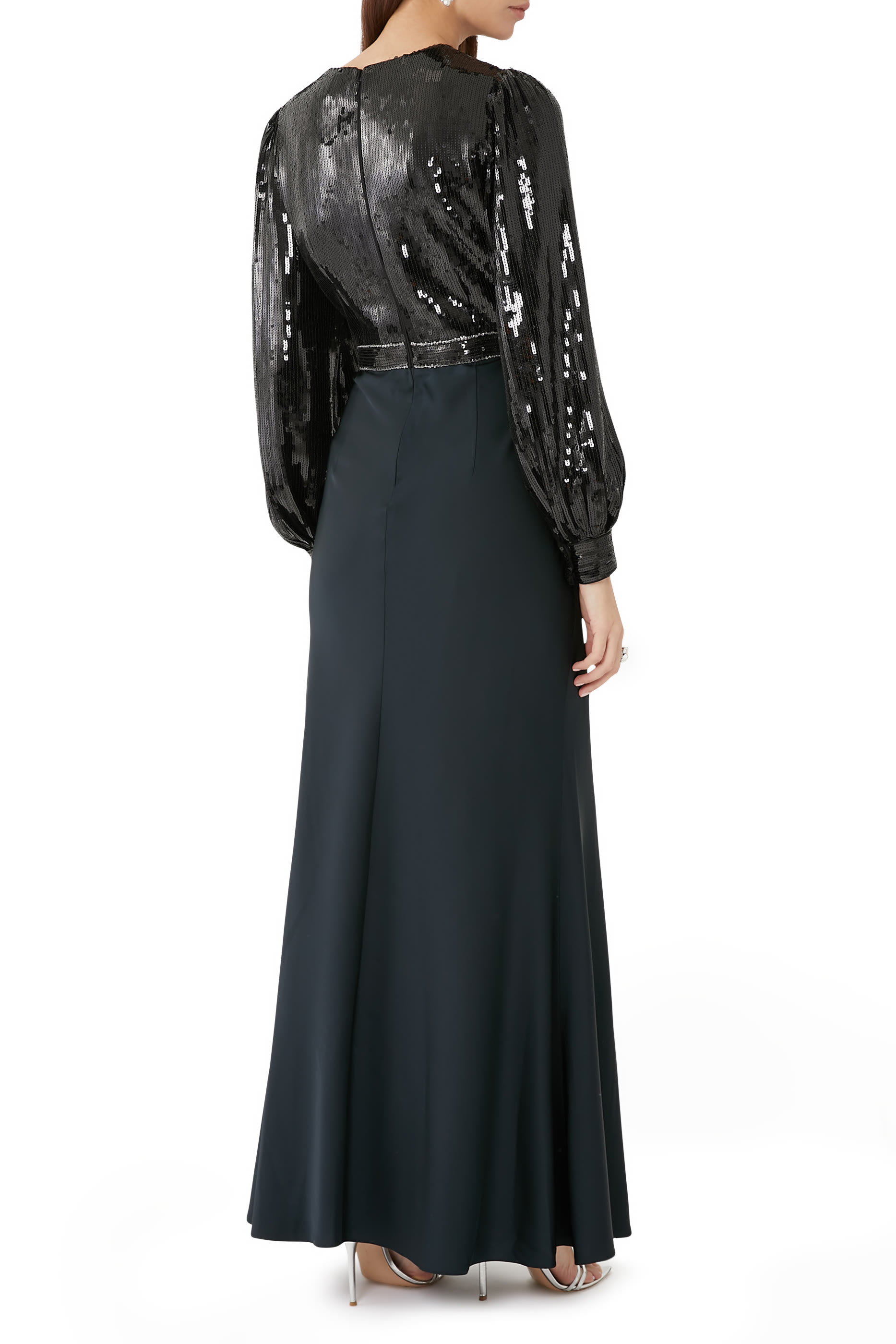 فستان سهرة لين مطرز بالترتر