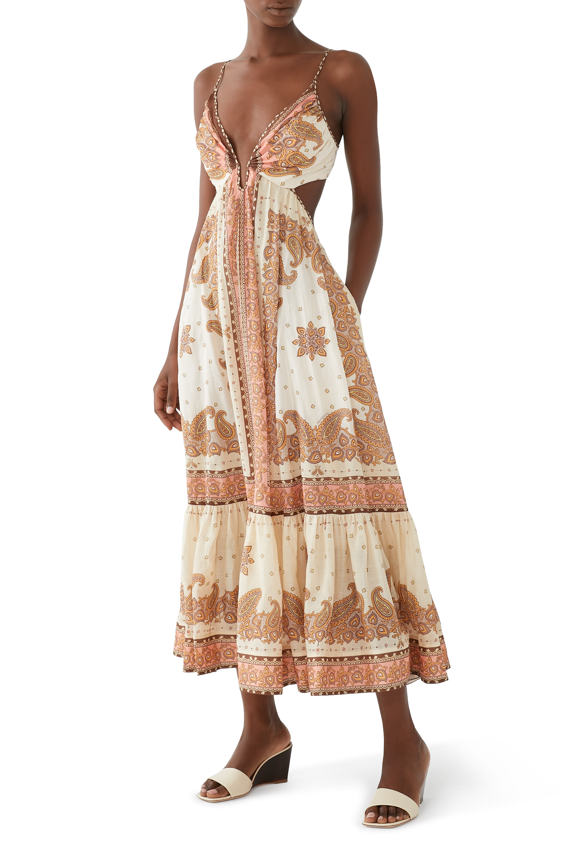 فستان ماكسين بياقة عميقة وقصة طويلة