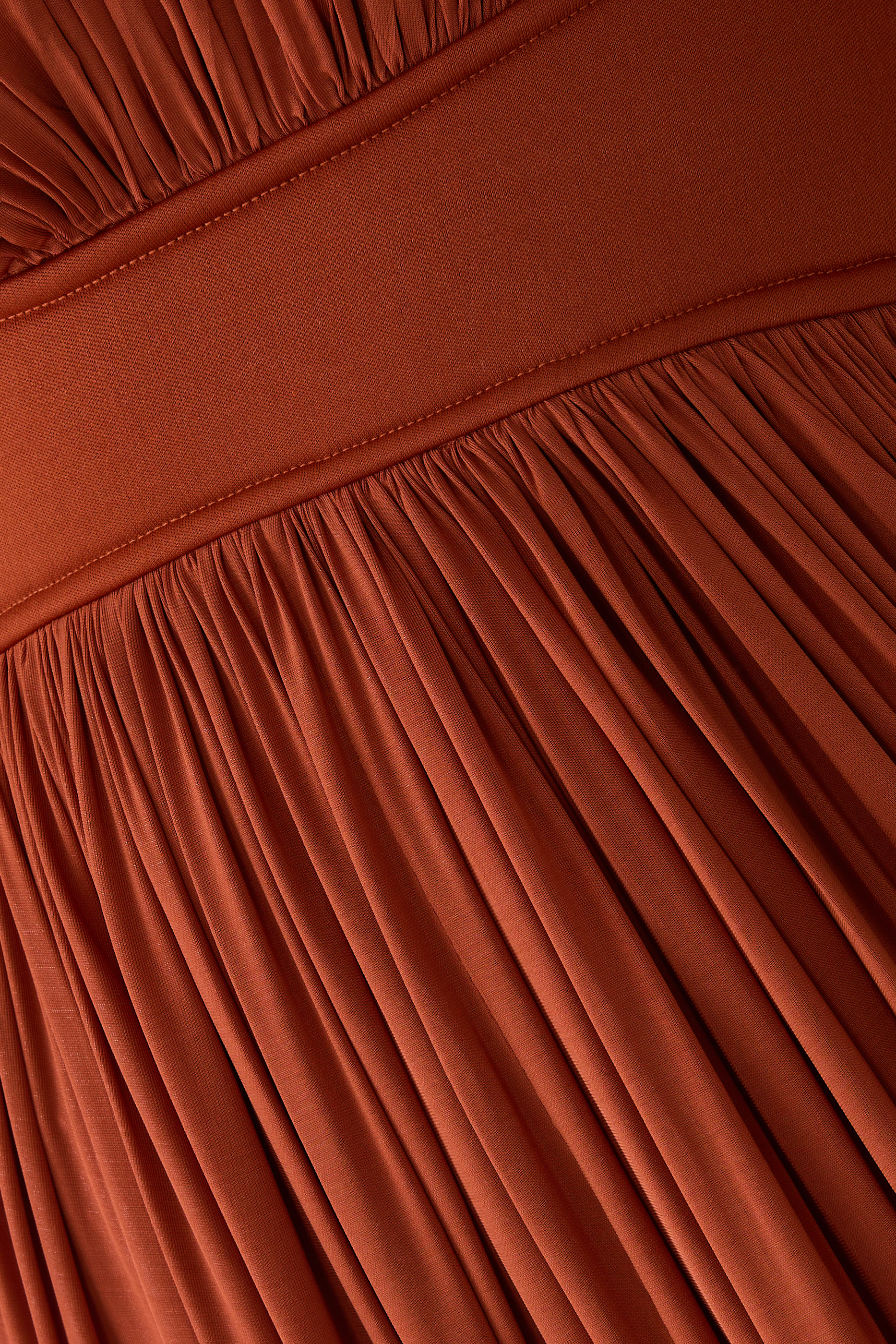 فستان ايلومنيت طويل بأكمام بتصميم جناح الخفاش