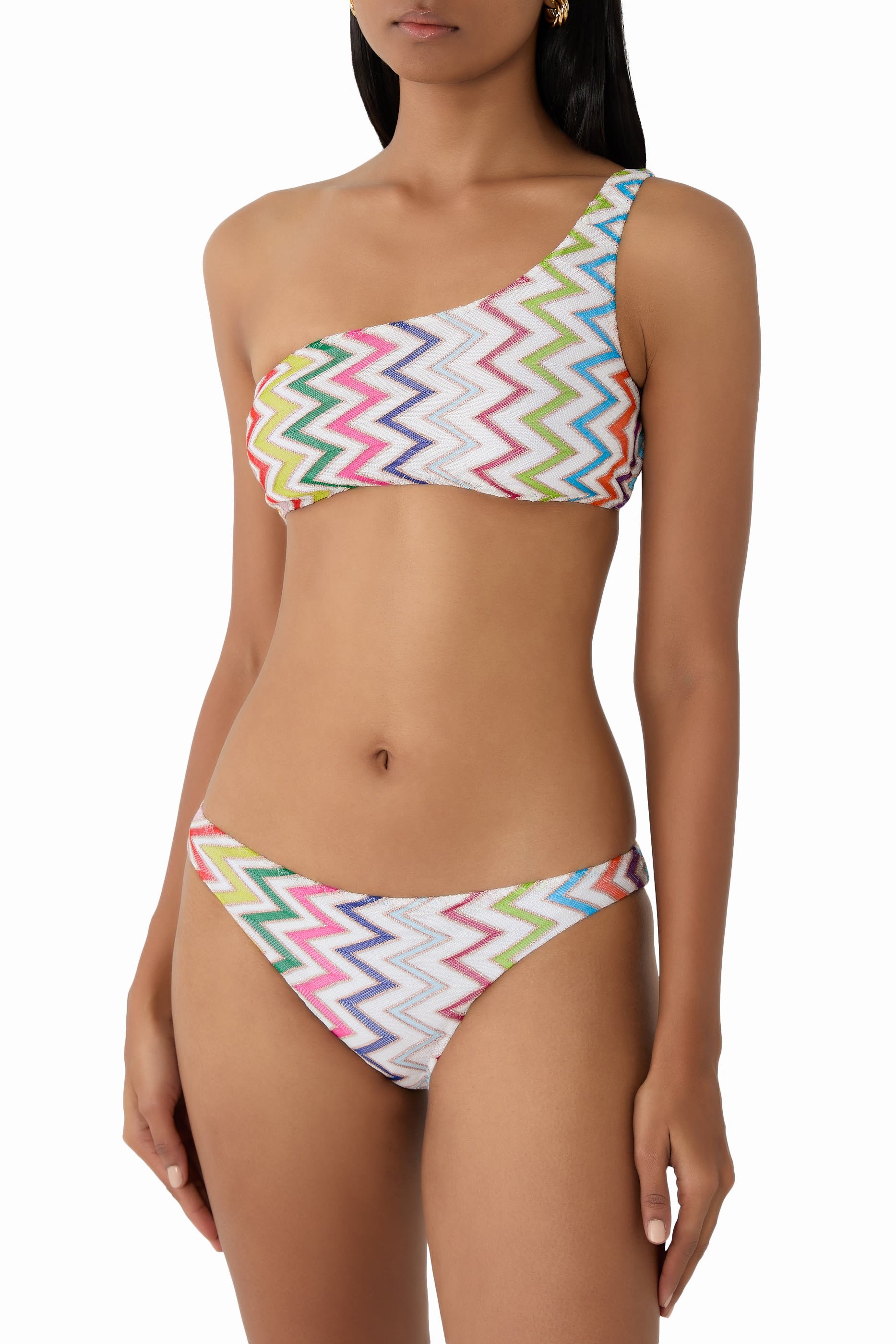 قطعة بيكيني بكتف مكشوف