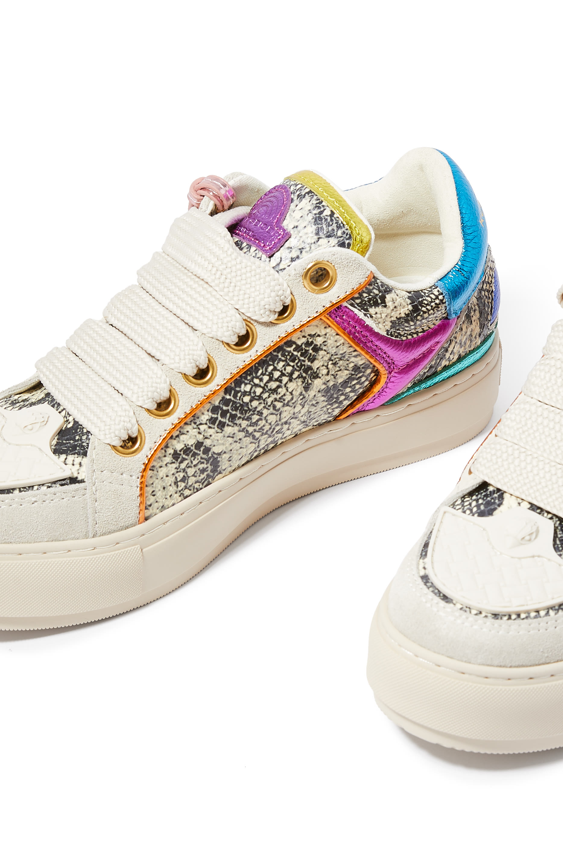 سنيكرز ساوث بانك بشارة