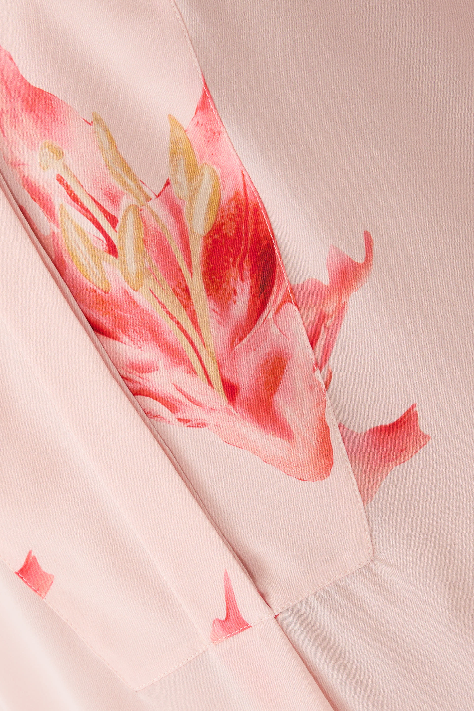 تيشيرت بطبعة زهور وغزال للأطفال