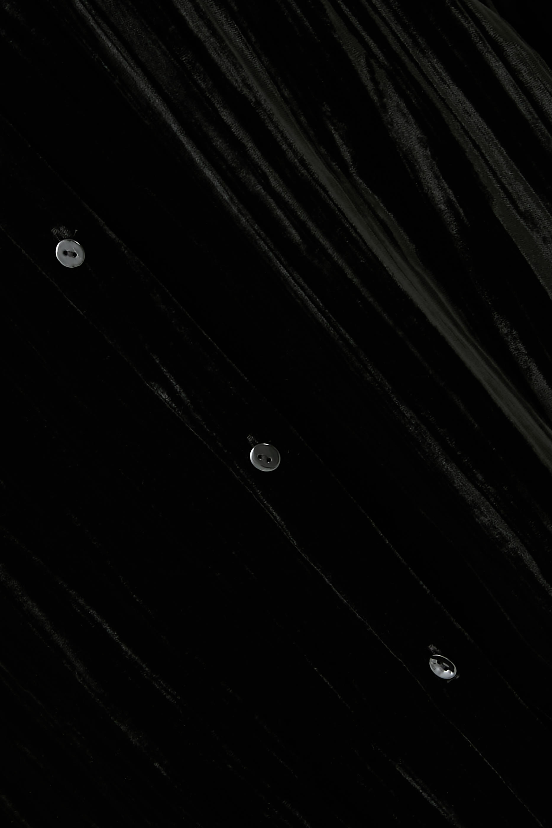 قميص بياقة صينية وأكمام طويلة