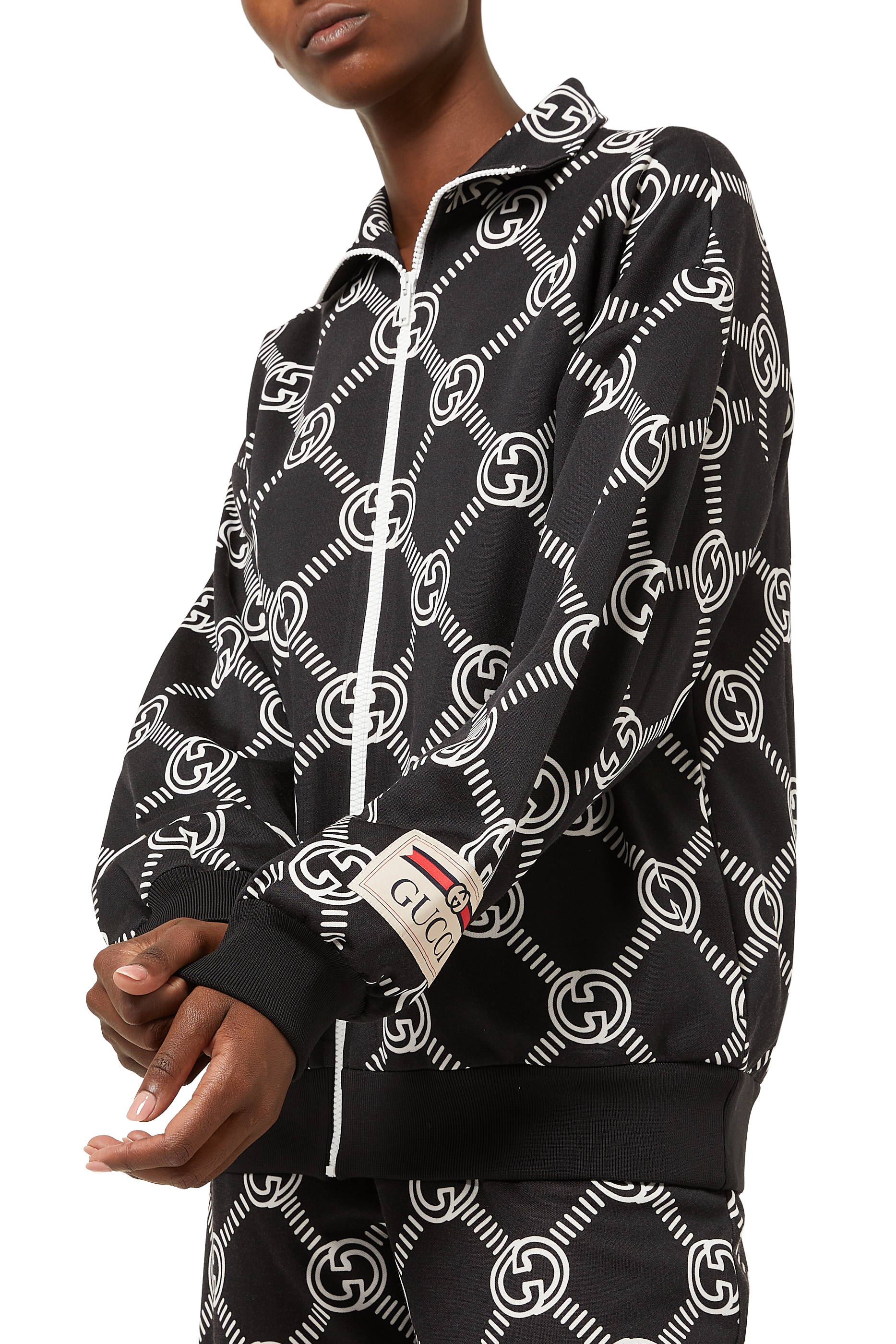 جاكيت بسحّاب وشعار حرفي الماركة متداخلين